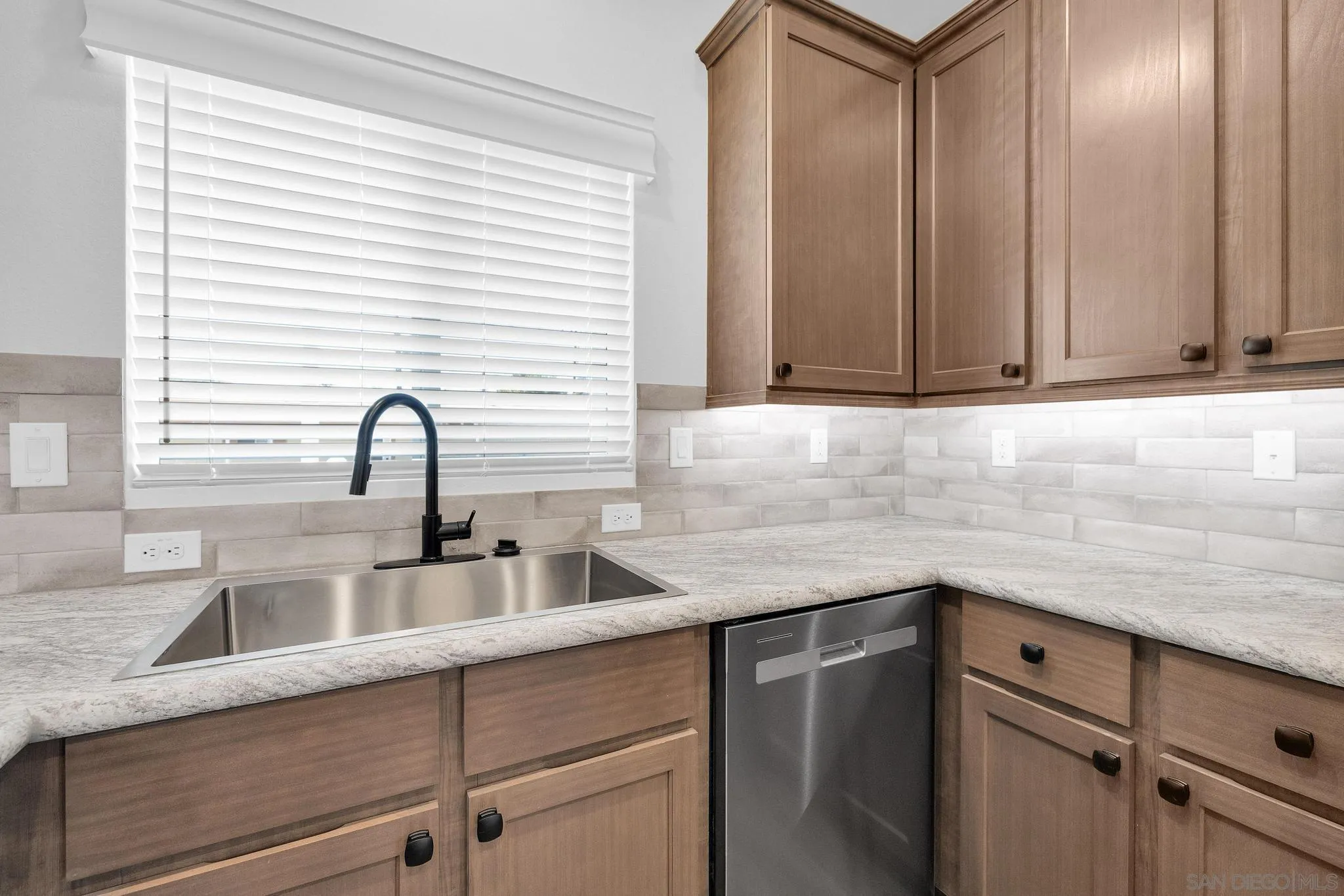 https://cdn.realtyfeed.com/cdn/127/260008545/0b910a2ae76d0e163500e209f0076510.webp