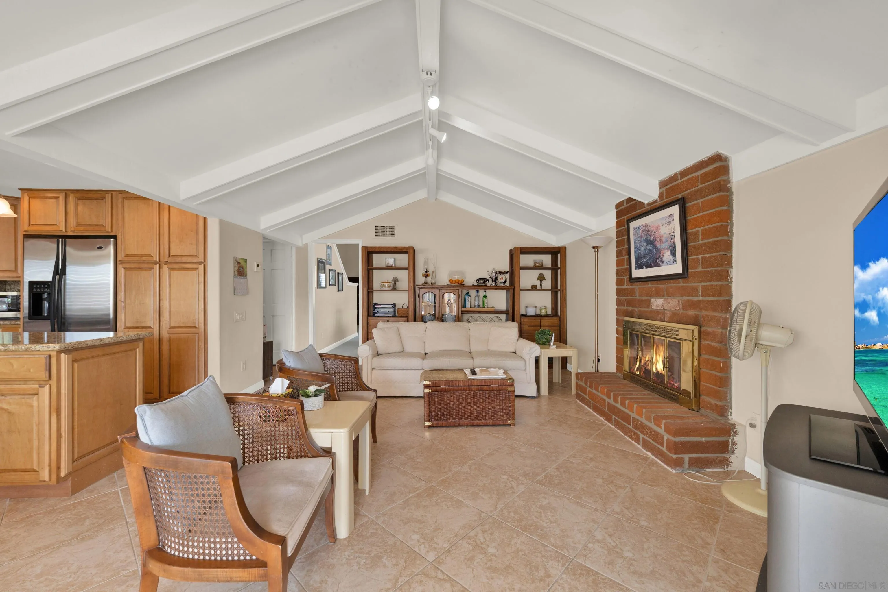https://cdn.realtyfeed.com/cdn/127/260008547/38dc9d6ca638262fd22d6e8c4e222974.webp