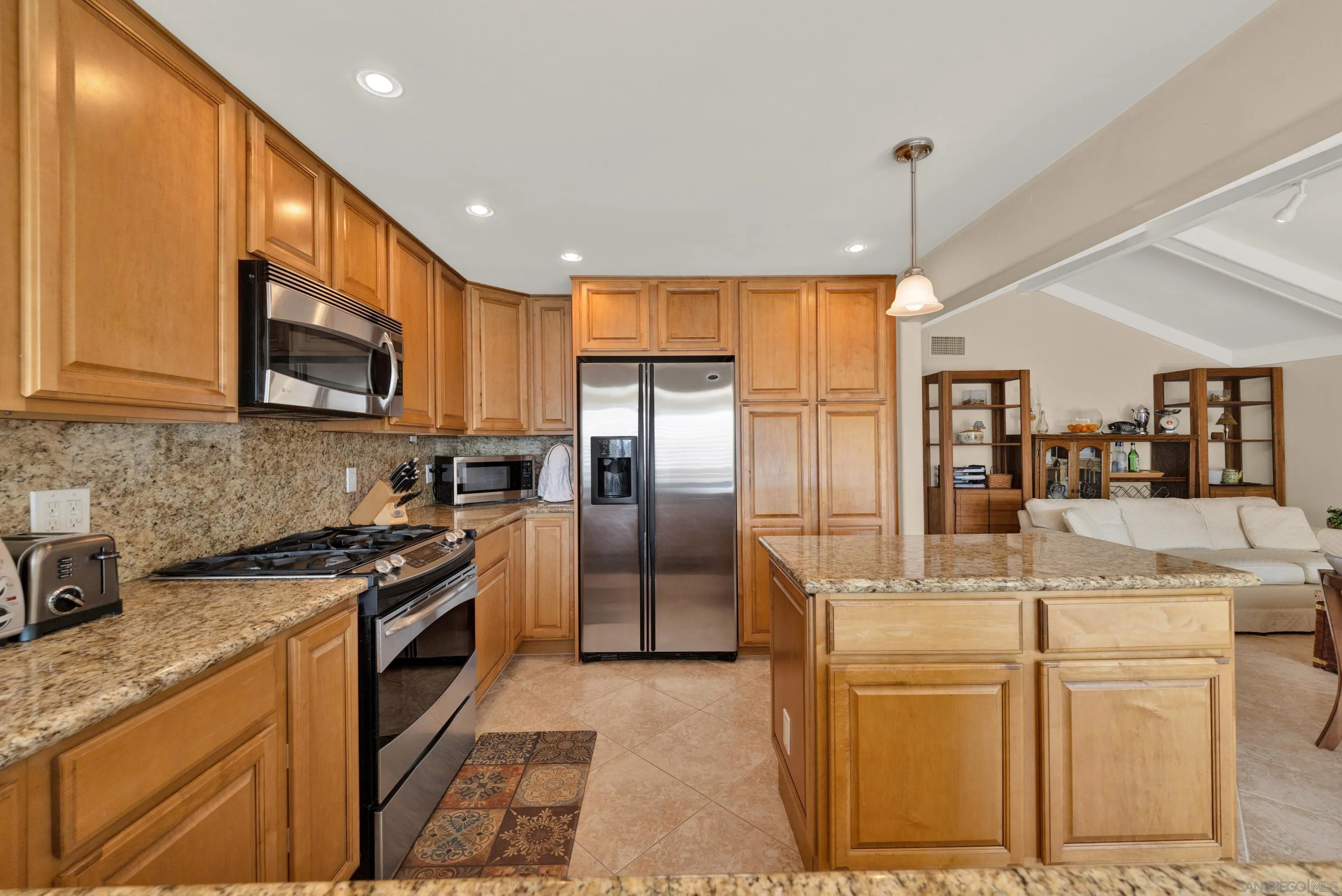 https://cdn.realtyfeed.com/cdn/127/260008547/5aa16ffe2cb5b2ab9fa66b956ad63d8c.webp