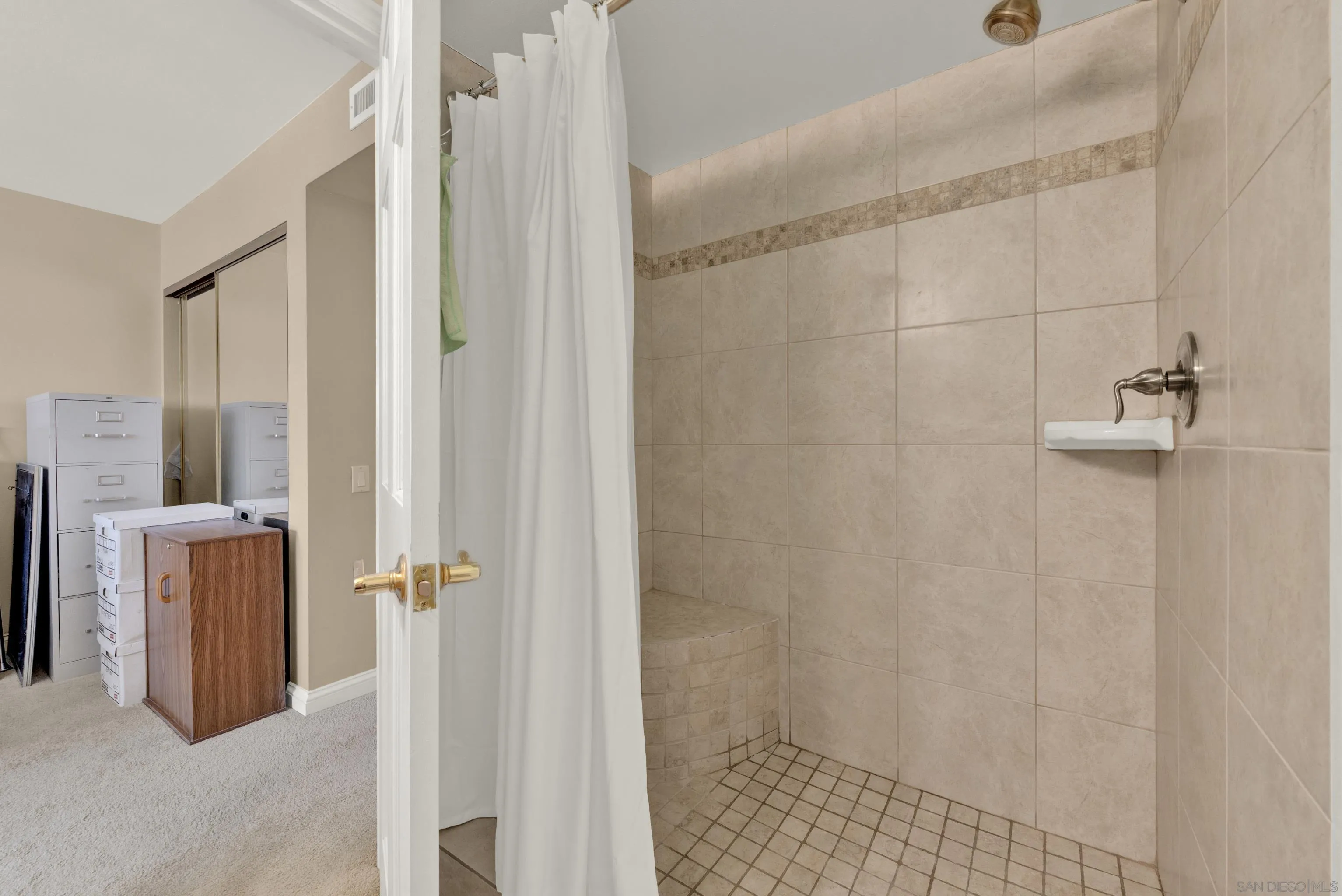 https://cdn.realtyfeed.com/cdn/127/260008547/5d4667fe827948ffec68621e42a43617.webp