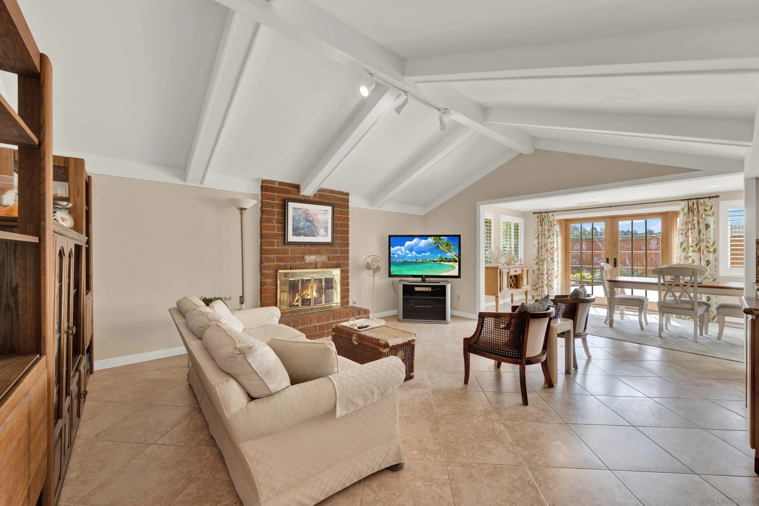 https://cdn.realtyfeed.com/cdn/127/260008547/7660ff6b3ece7ce4396e069b823ff4c0.webp