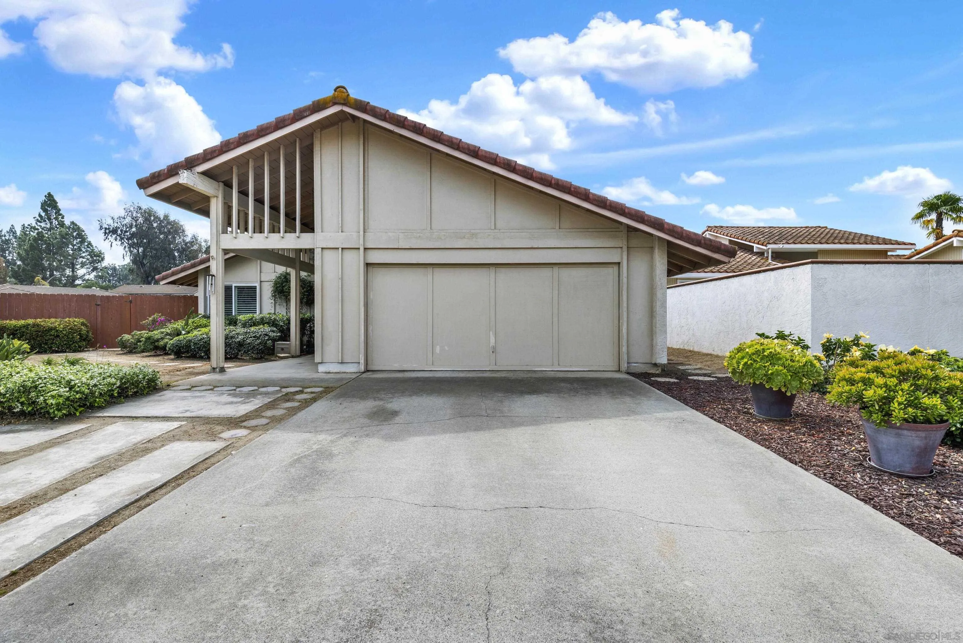 https://cdn.realtyfeed.com/cdn/127/260008547/859eb9c9ca8cb705d5afb7a620aa7774.webp