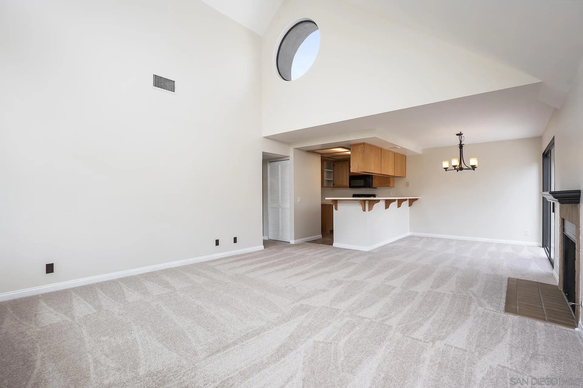 Photo #2: 260008548 Listing: Photo #2