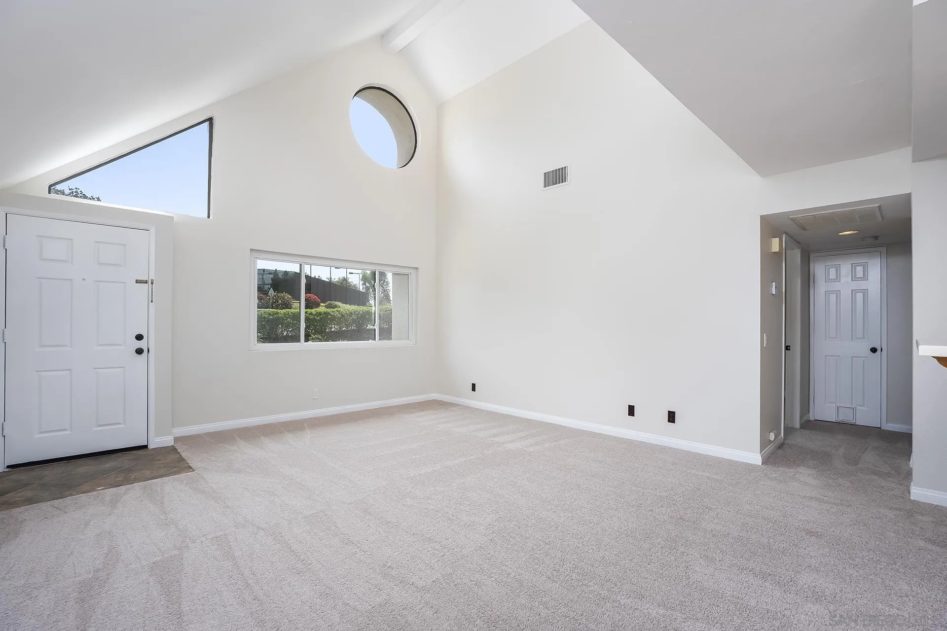 Photo #5: 260008548 Listing: Photo #5