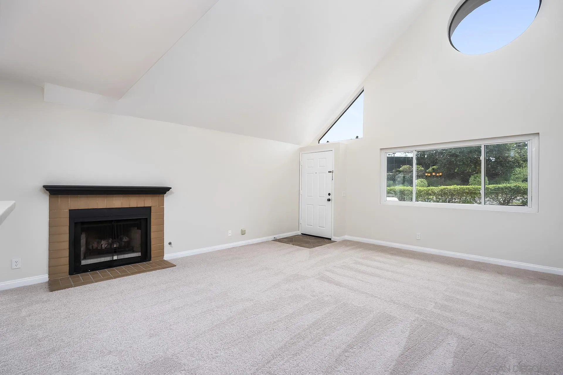 Photo #4: 260008548 Listing: Photo #4