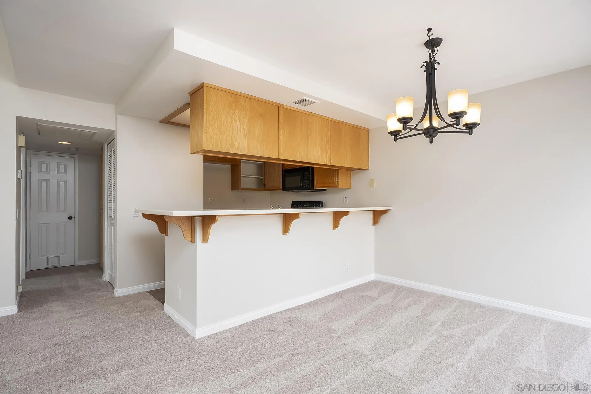 Photo #8: 260008548 Listing: Photo #8