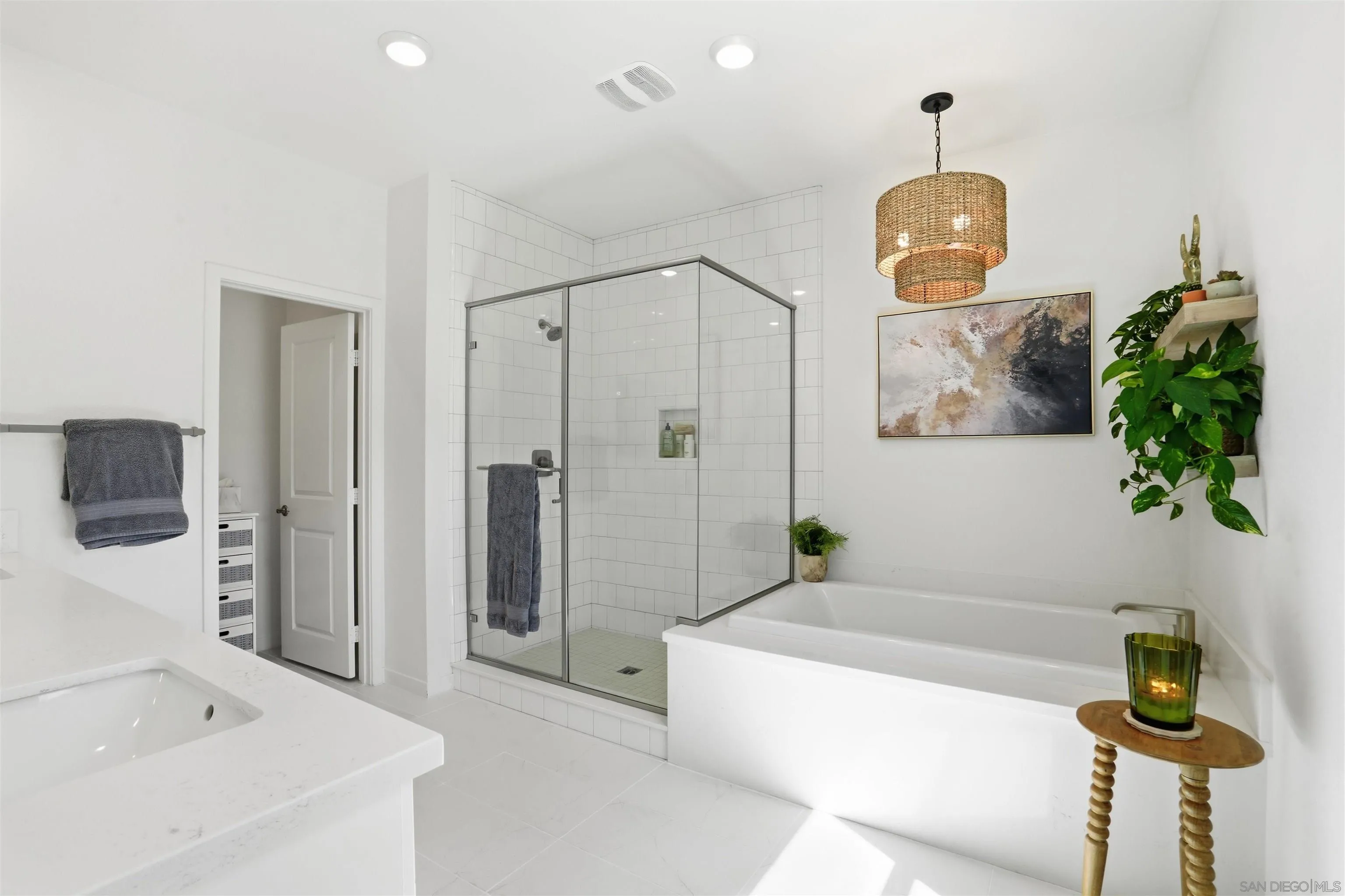 https://cdn.realtyfeed.com/cdn/127/260008550/95e0f41efd69e5cb483abbe7577a9e78.webp