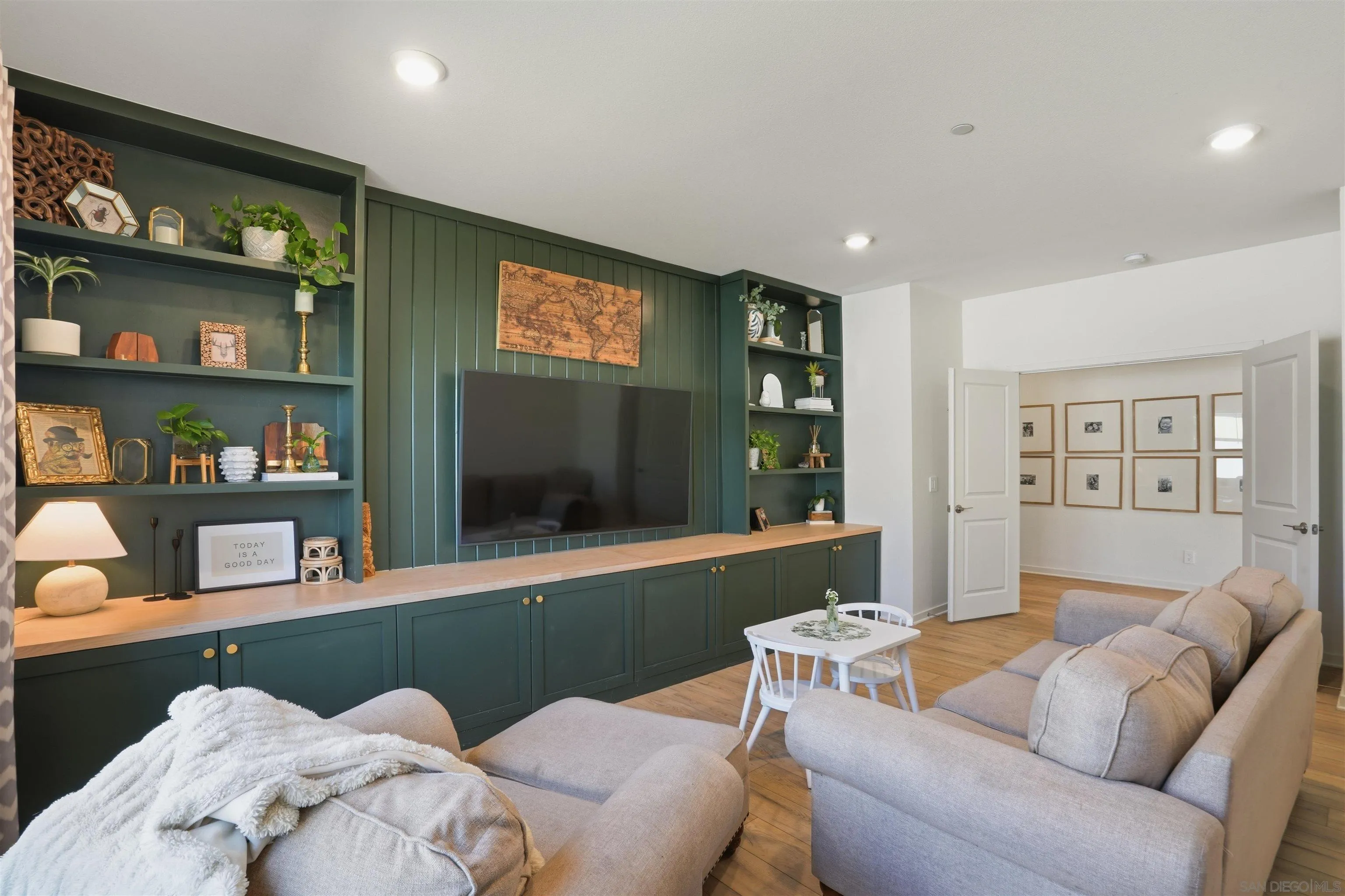 https://cdn.realtyfeed.com/cdn/127/260008550/a8257a4ff42ce532023326b7bbe67b1e.webp