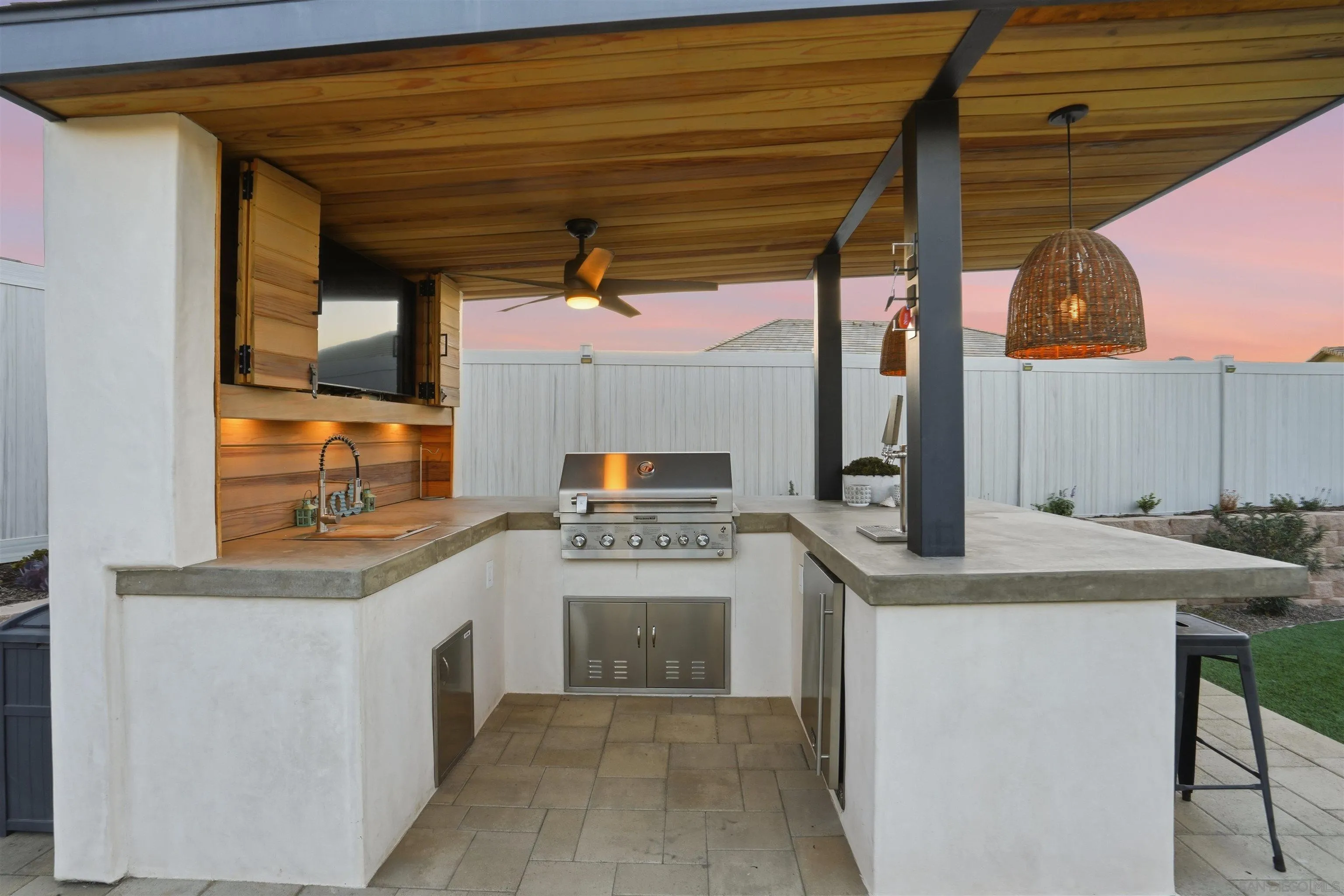 https://cdn.realtyfeed.com/cdn/127/260008550/b81f11d342369b241b6d498728deee7a.webp