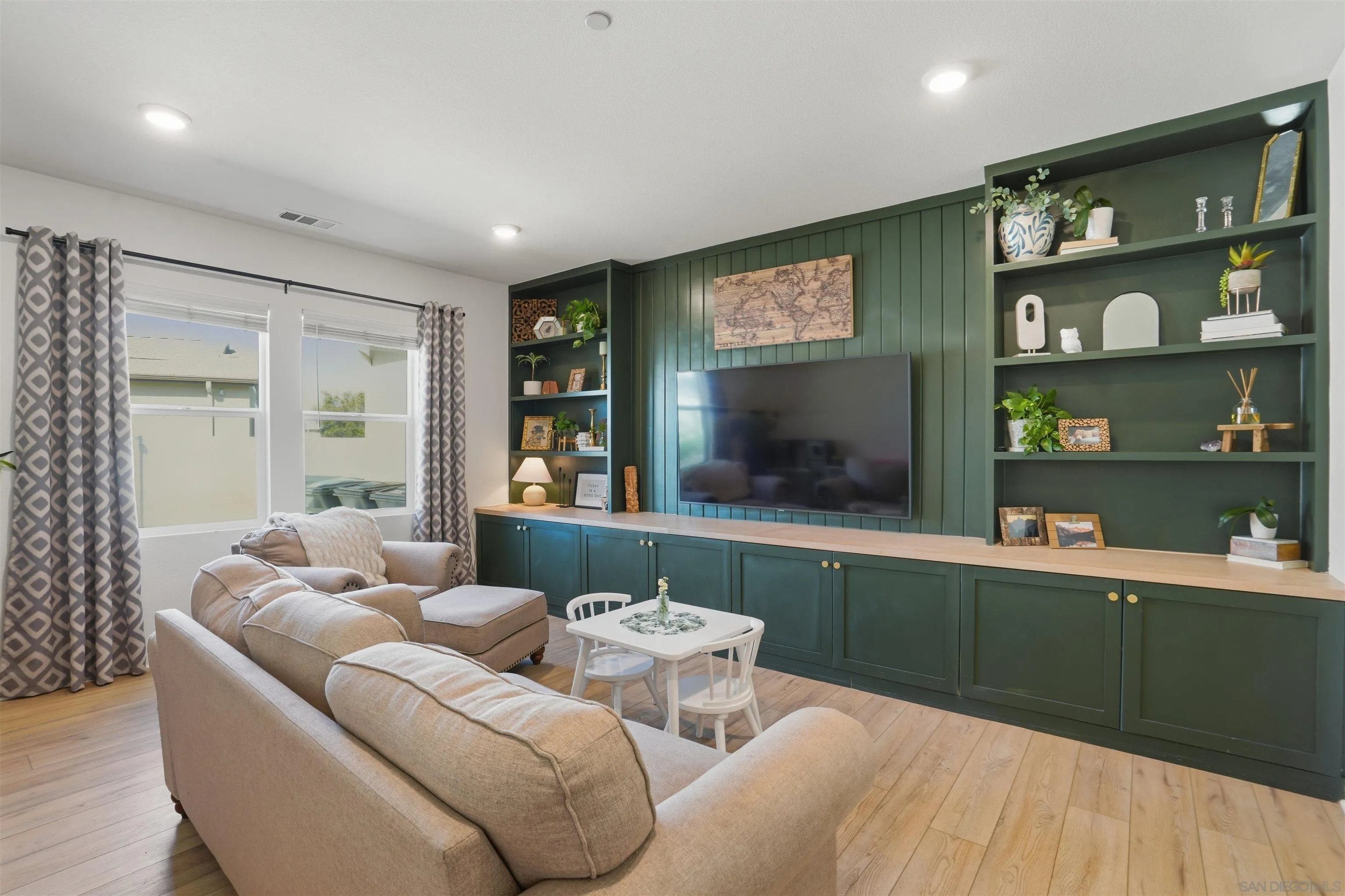 https://cdn.realtyfeed.com/cdn/127/260008550/c572380031585e6f181c2b75a00064bd.webp
