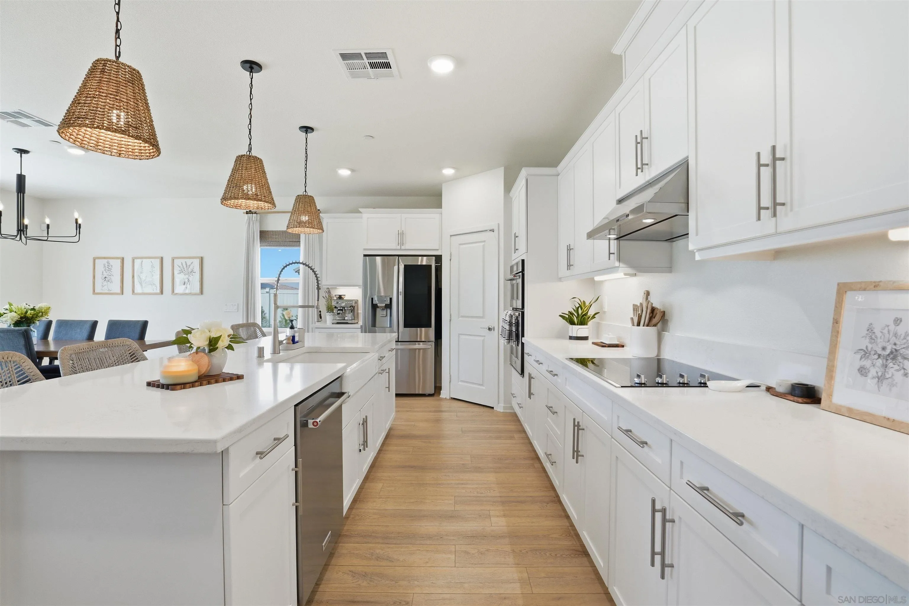 https://cdn.realtyfeed.com/cdn/127/260008550/e1cc1bdc86acfae086494629e0893ff9.webp
