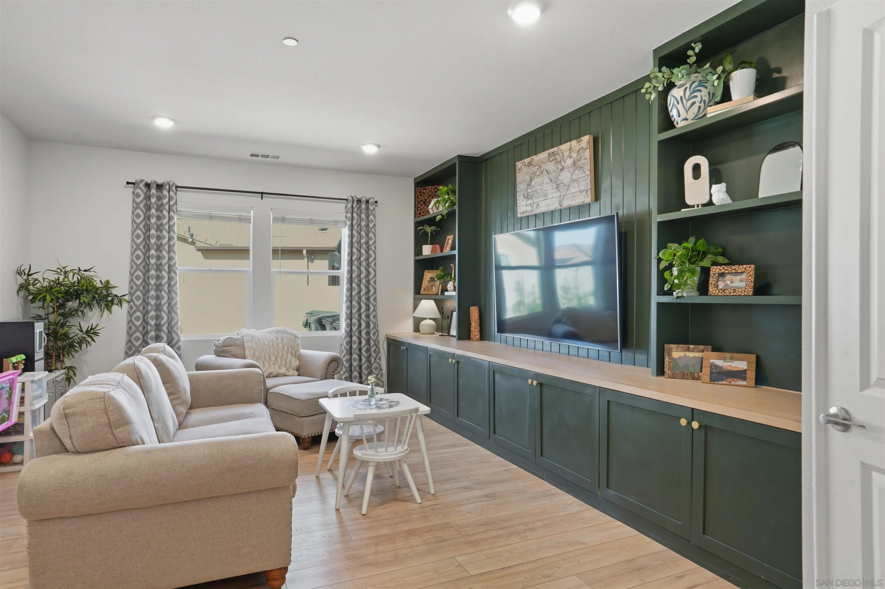 https://cdn.realtyfeed.com/cdn/127/260008550/ff369c4421f9f066740b7c0d9251c1d7.webp