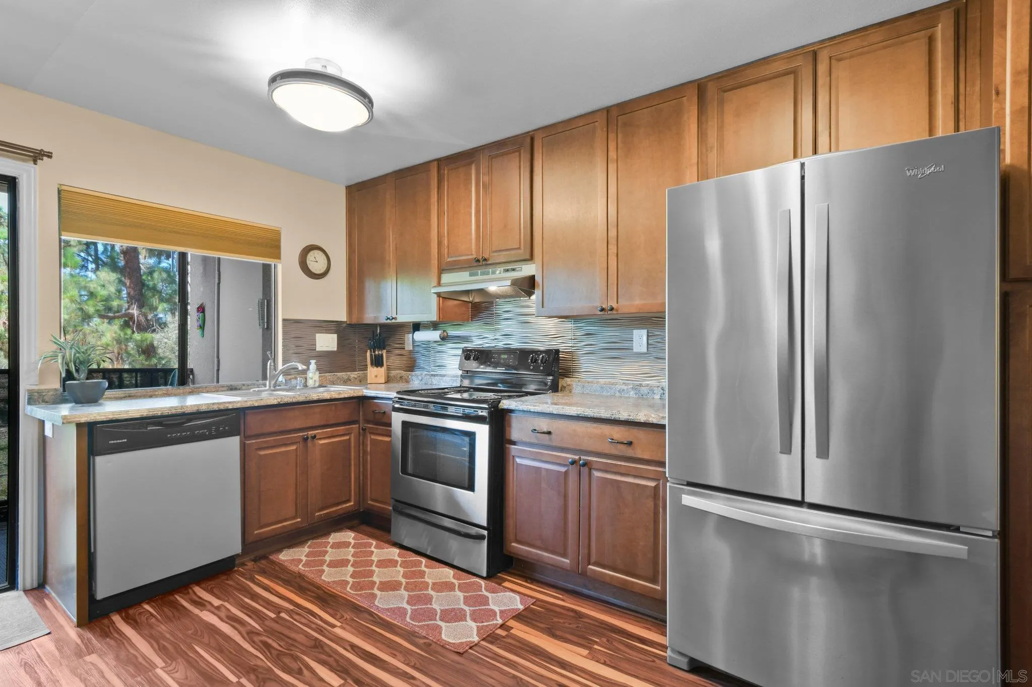 Photo #4: 260008552 Listing: Photo #4