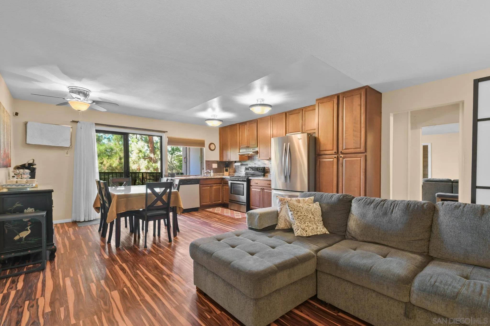 Photo #2: 260008552 Listing: Photo #2