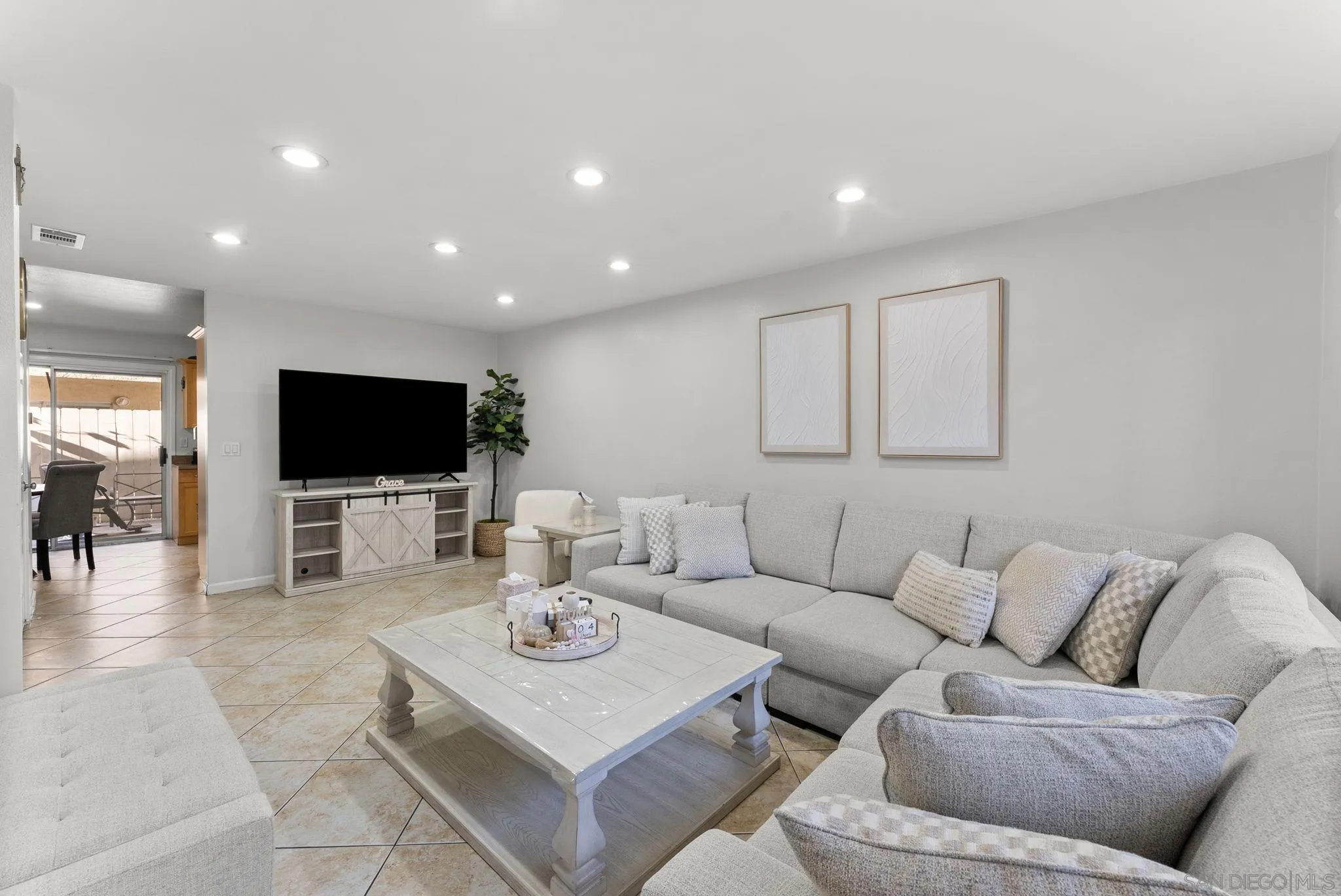 Photo #8: 260008565 Listing: Photo #8