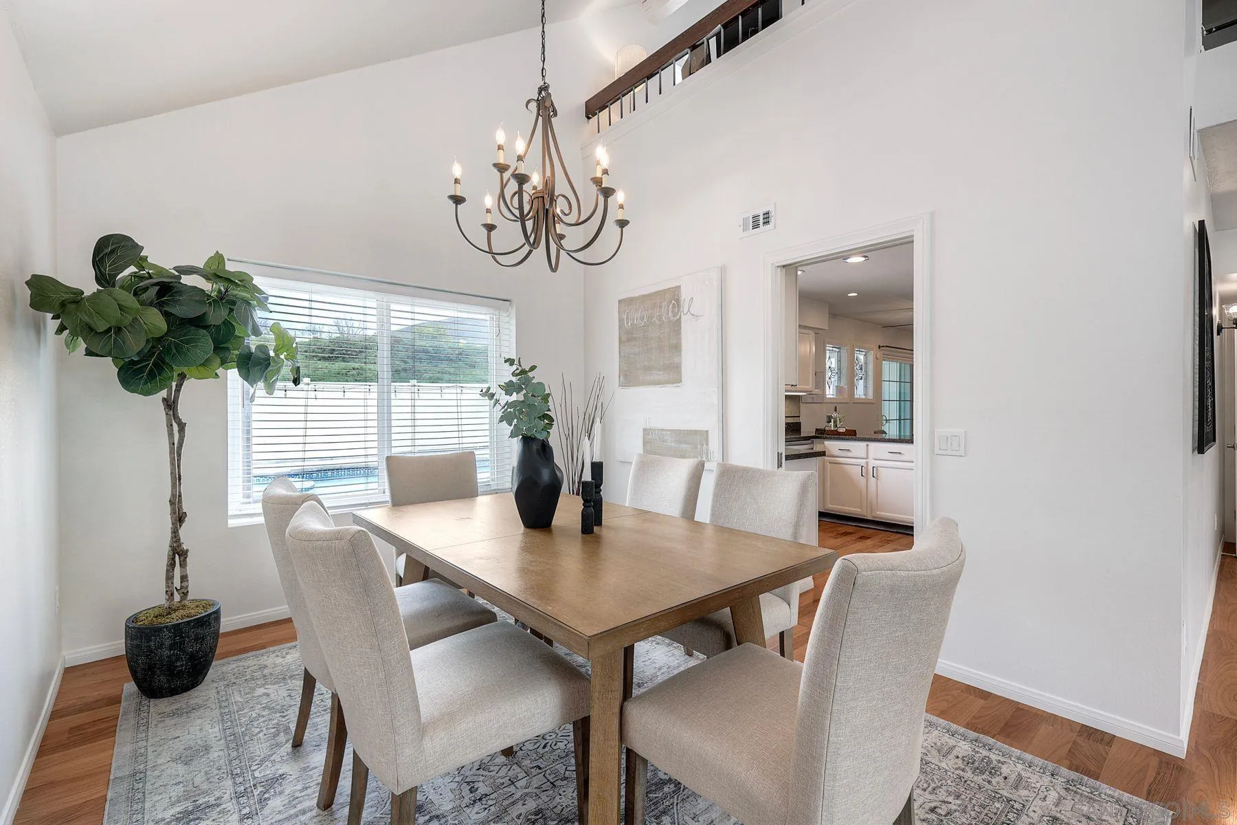 https://cdn.realtyfeed.com/cdn/127/260008568/437cc4acebf7fe5915d0a439cd067328.webp