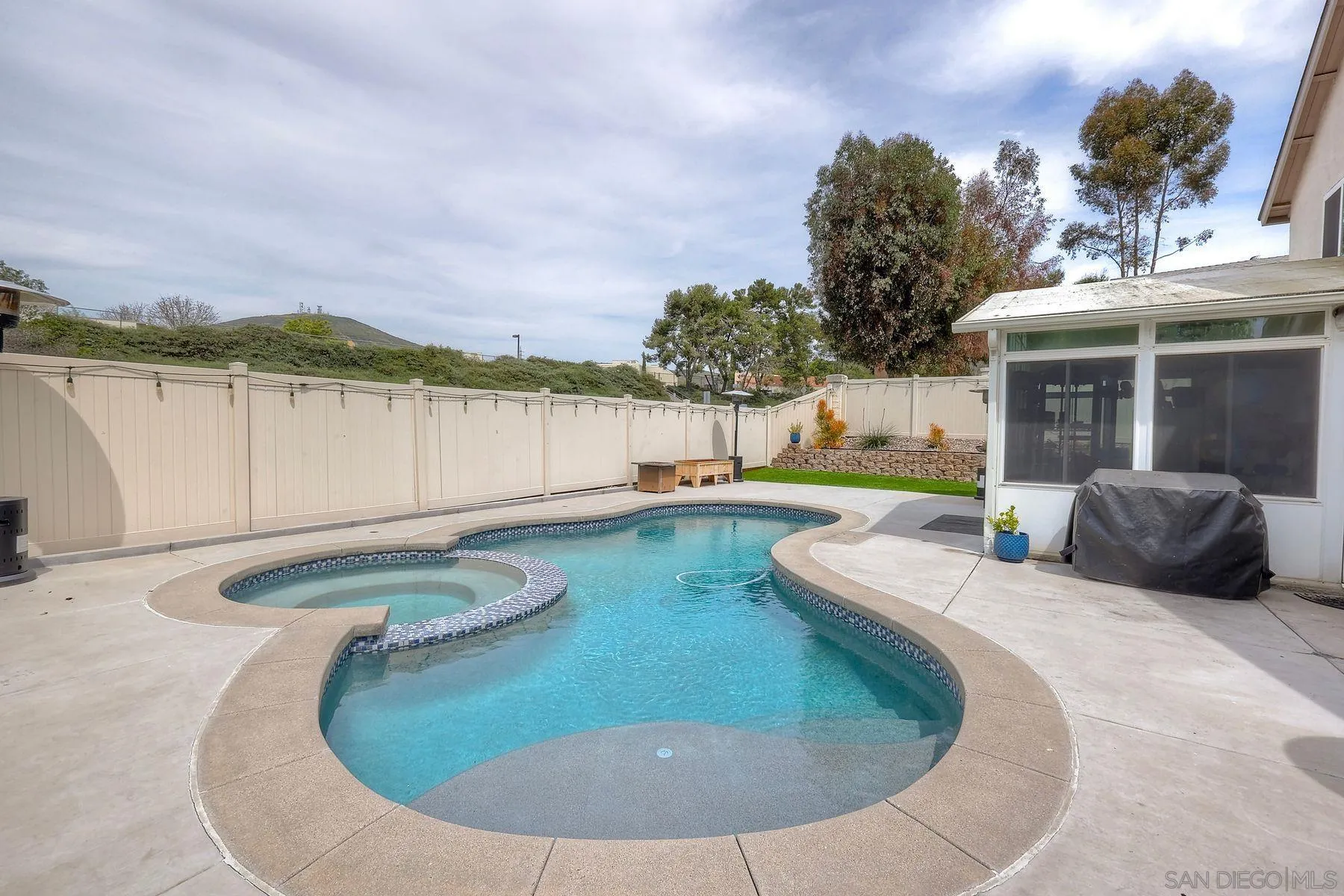 https://cdn.realtyfeed.com/cdn/127/260008568/e650513d5a294100c961f8b6d72a0037.webp