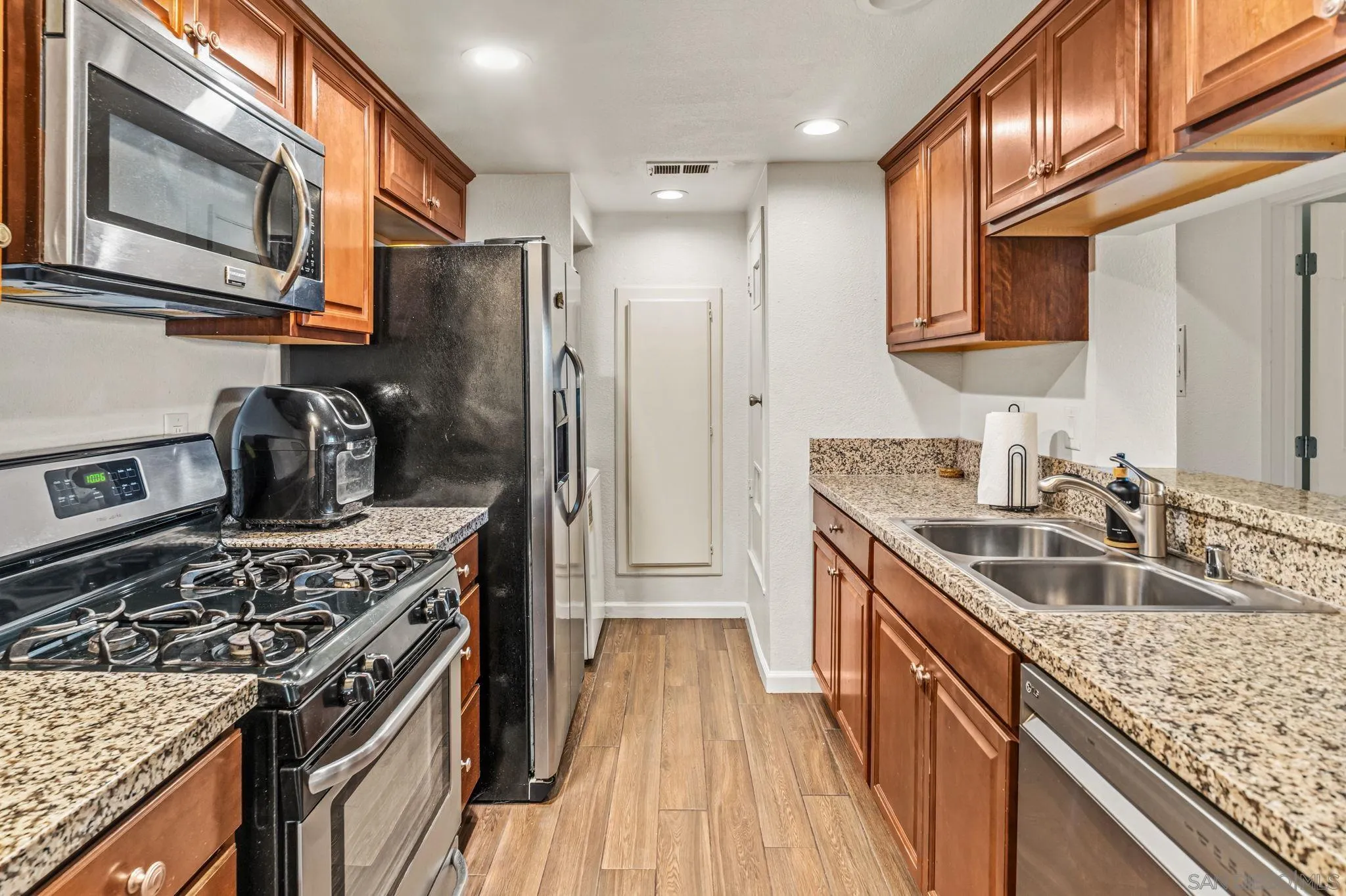 Photo #3: 260008574 Listing: Photo #3