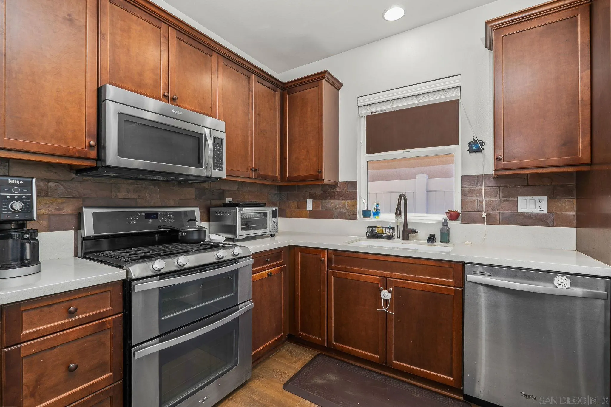 Photo #6: 260008576 Listing: Photo #6