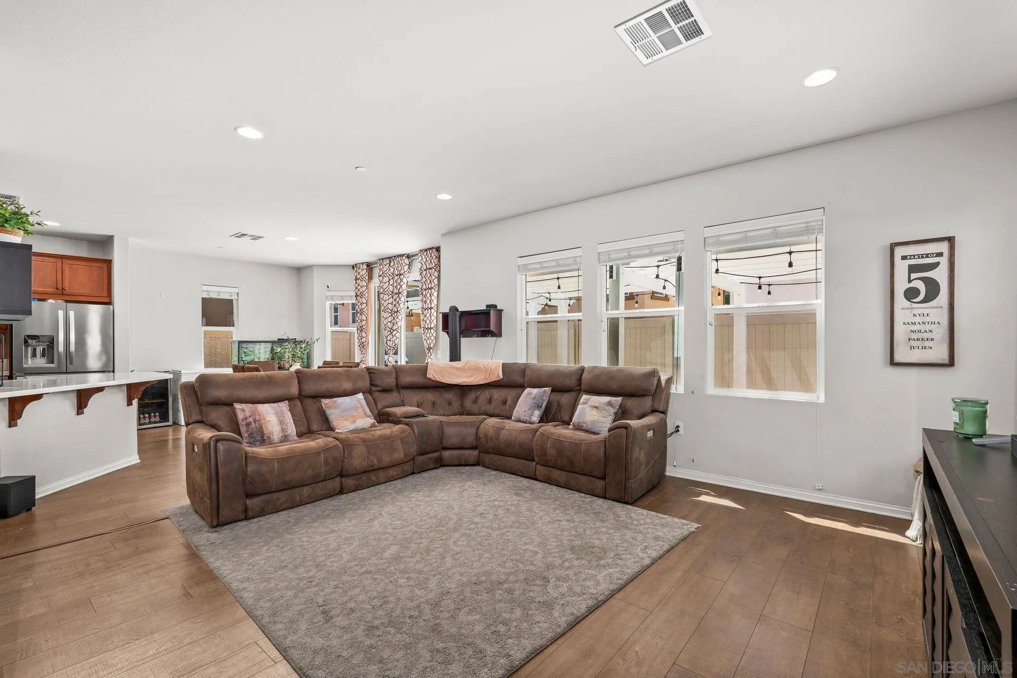 Photo #2: 260008576 Listing: Photo #2