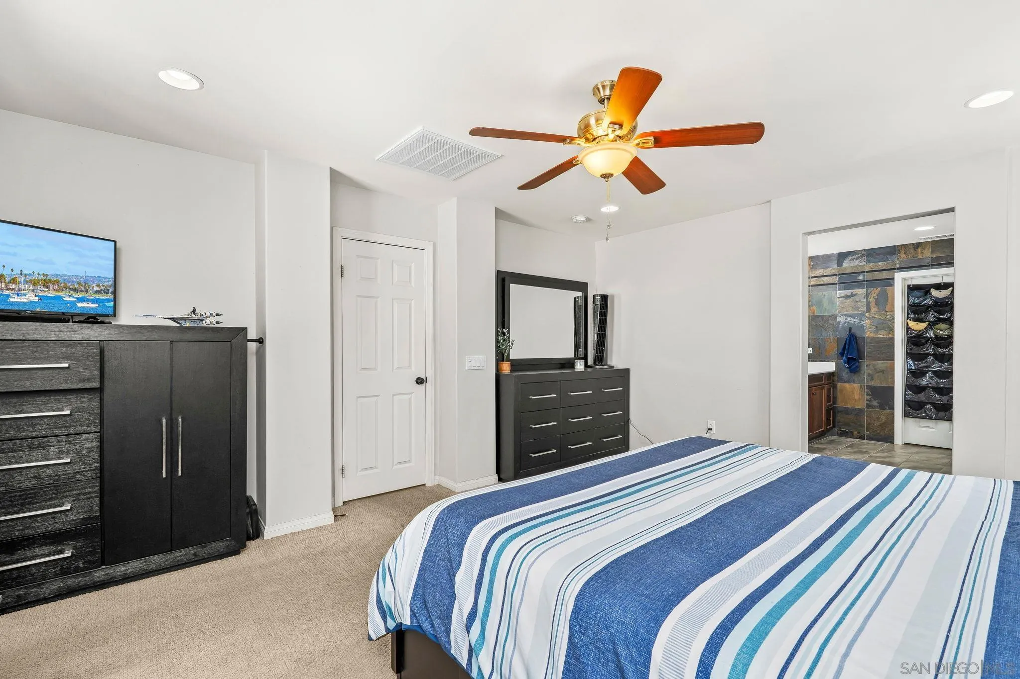 Photo #15: 260008576 Listing: Photo #15