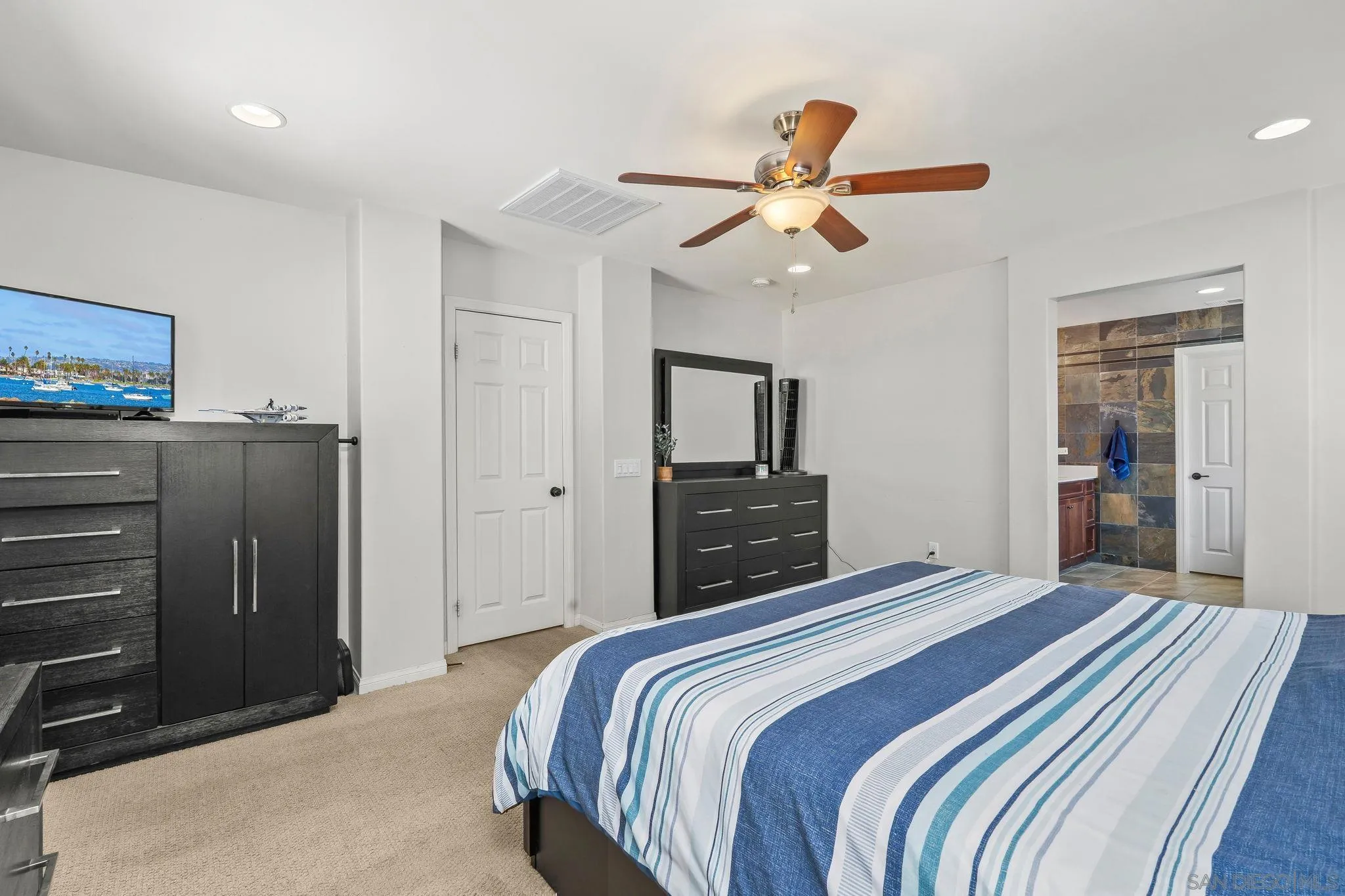 Photo #16: 260008576 Listing: Photo #16