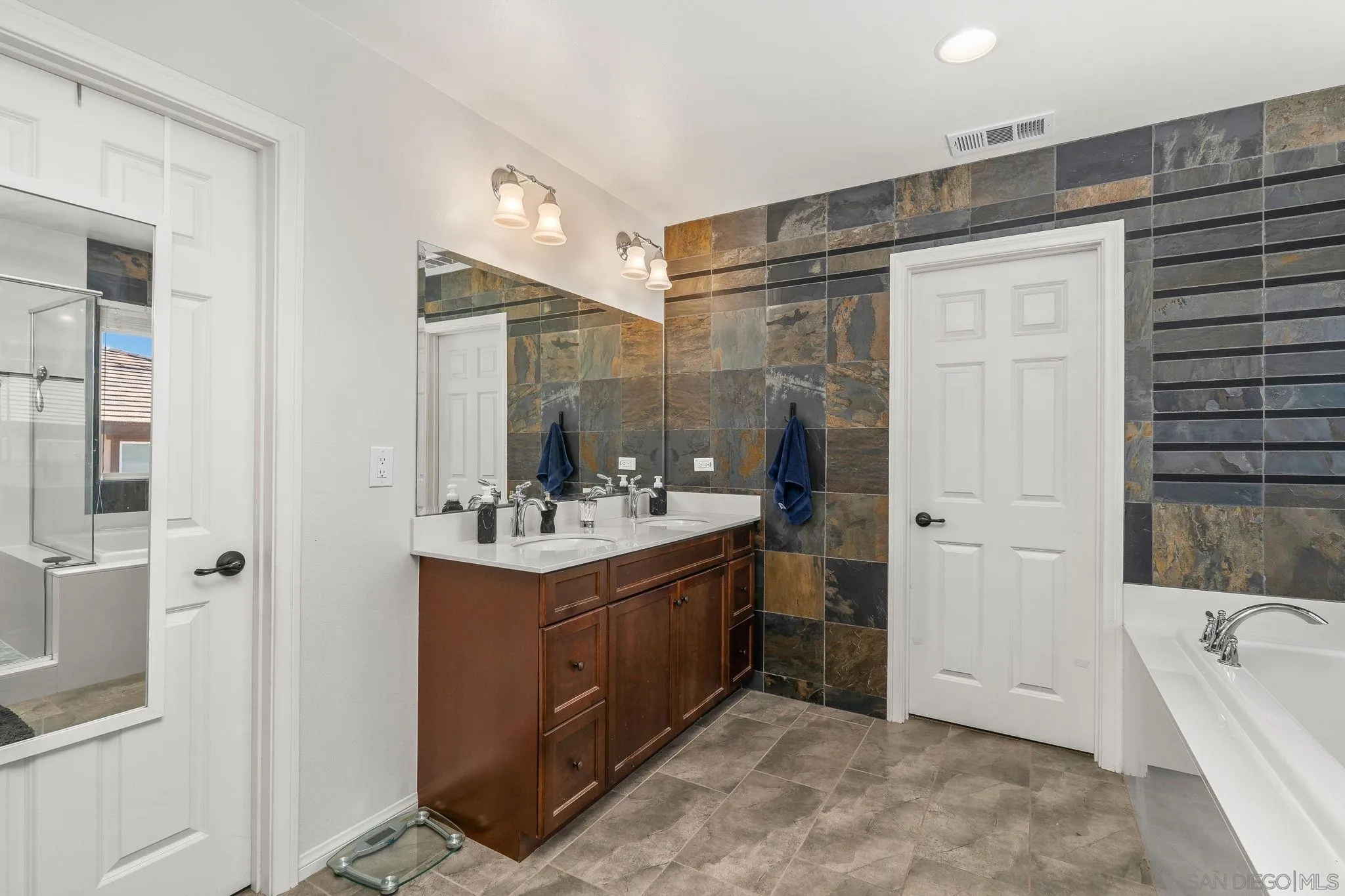 Photo #19: 260008576 Listing: Photo #19