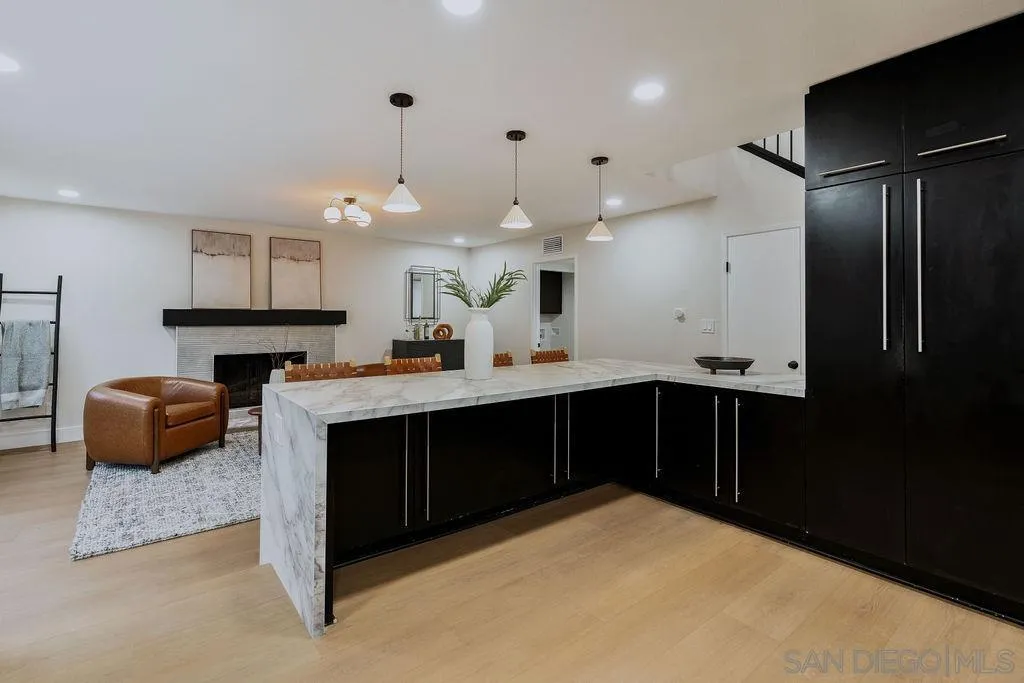 https://cdn.realtyfeed.com/cdn/127/260008579/bd8349db8df44a4a87244e6ca07125b0.webp