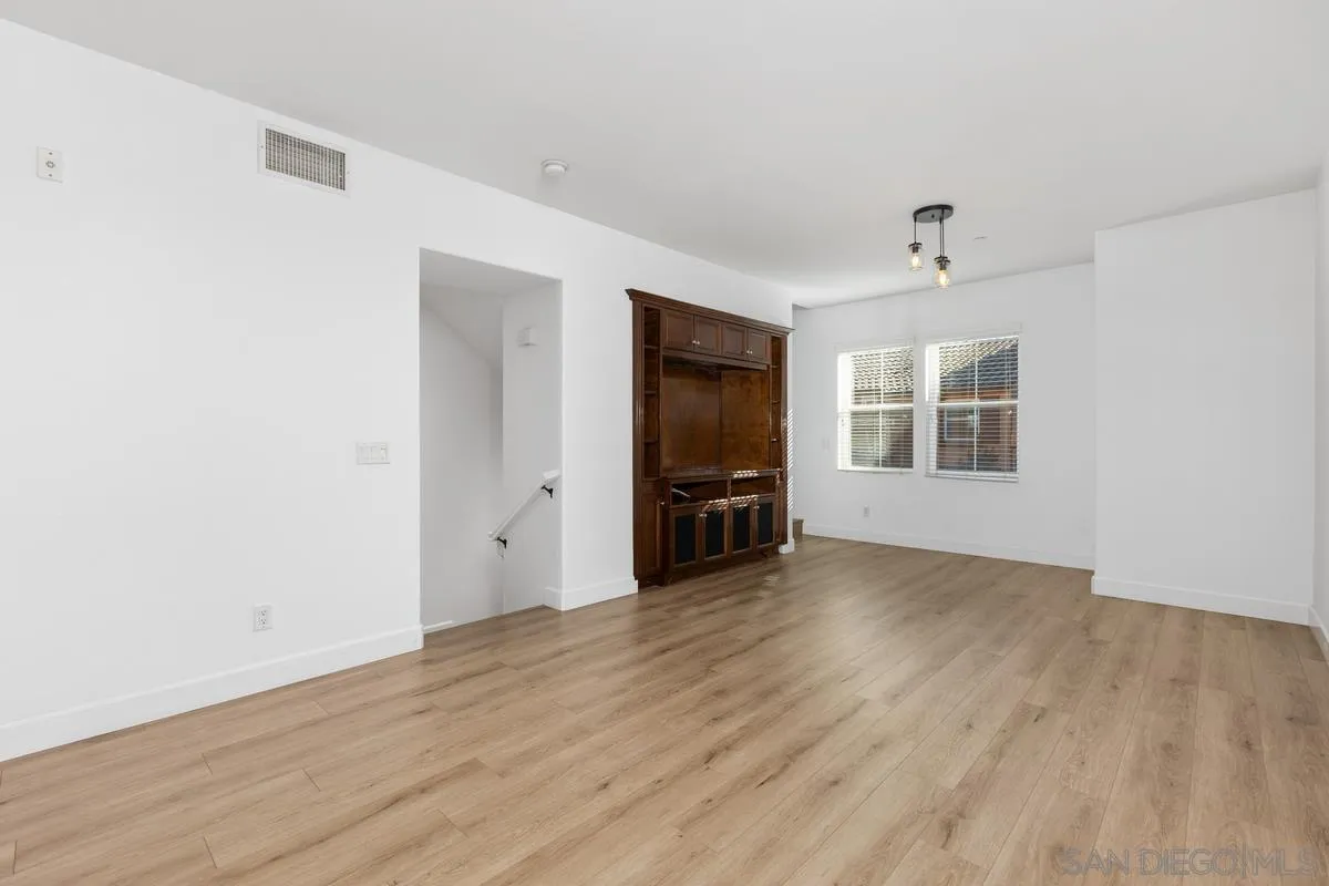 Photo #7: 260008589 Listing: Photo #7