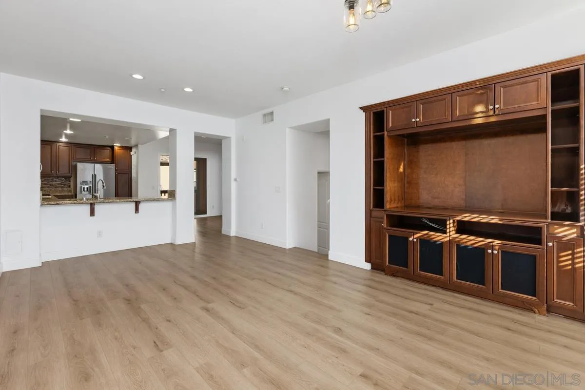 Photo #8: 260008589 Listing: Photo #8