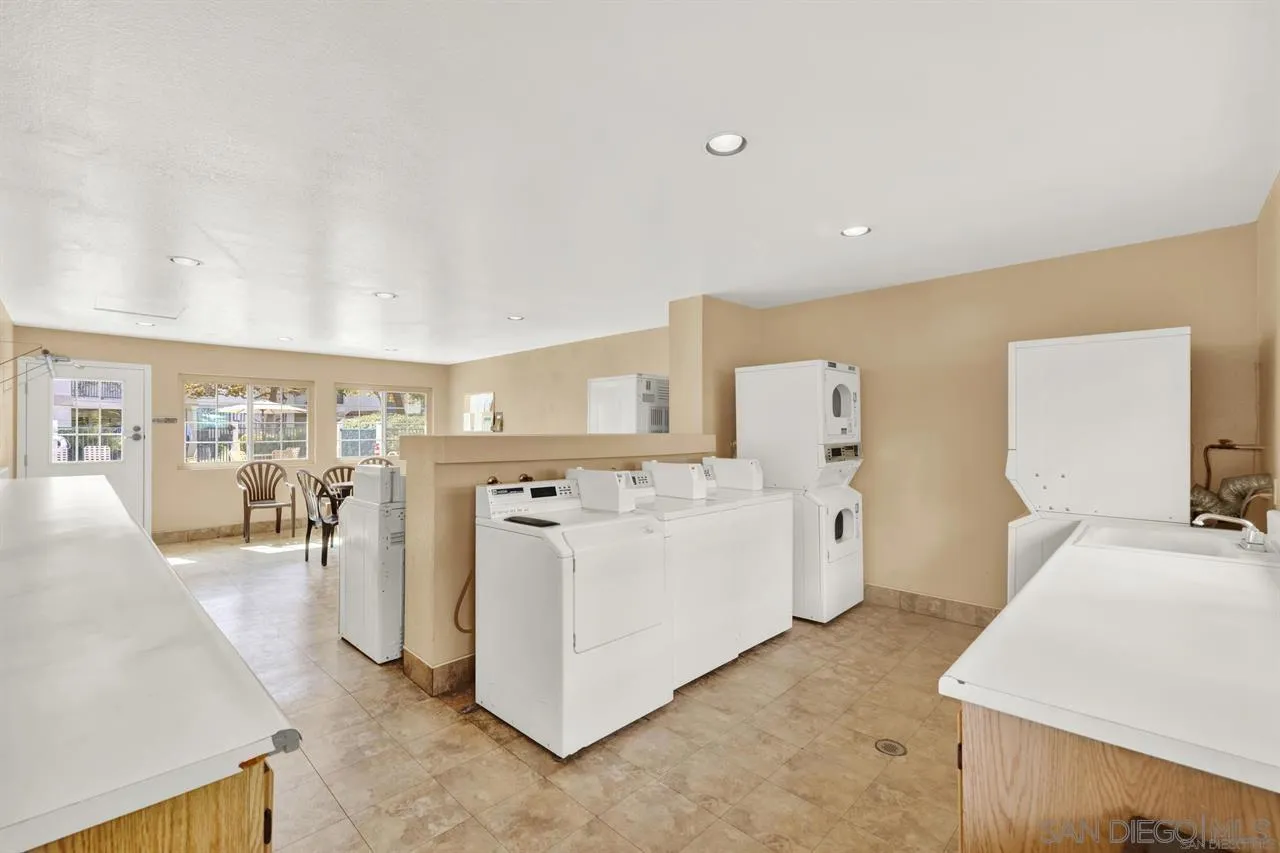 https://cdn.realtyfeed.com/cdn/127/260008592/7a271d492a6d1b4706254b9e9400fc89.webp
