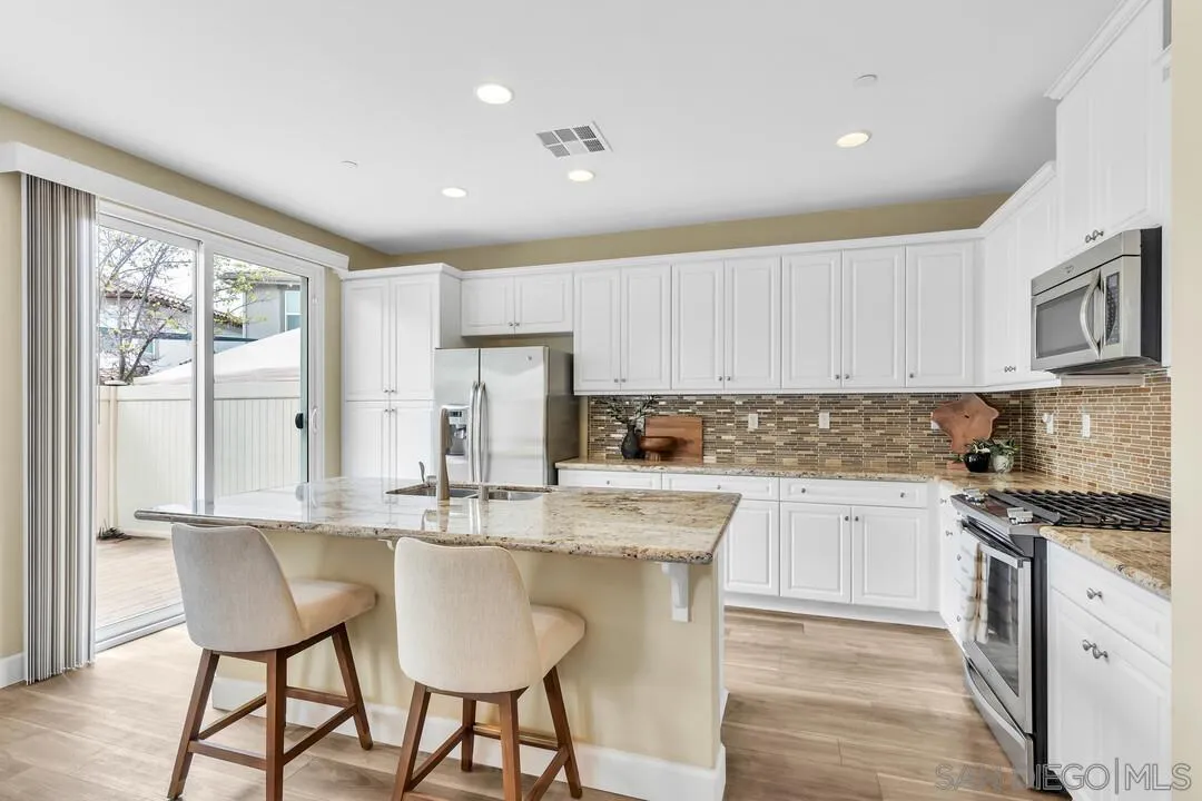 Photo #8: 260008593 Listing: Photo #8