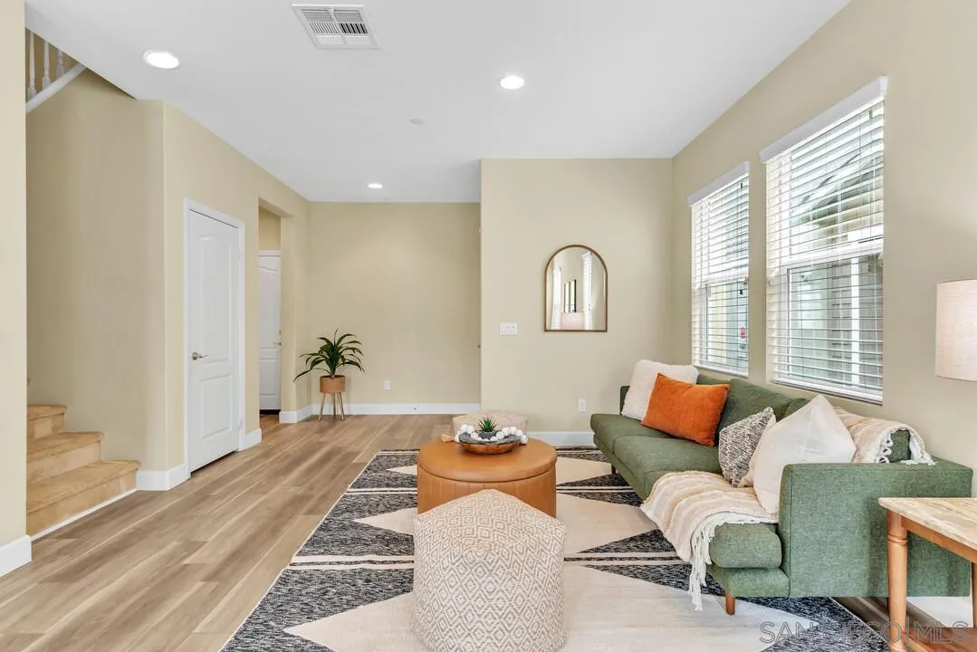 Photo #3: 260008593 Listing: Photo #3