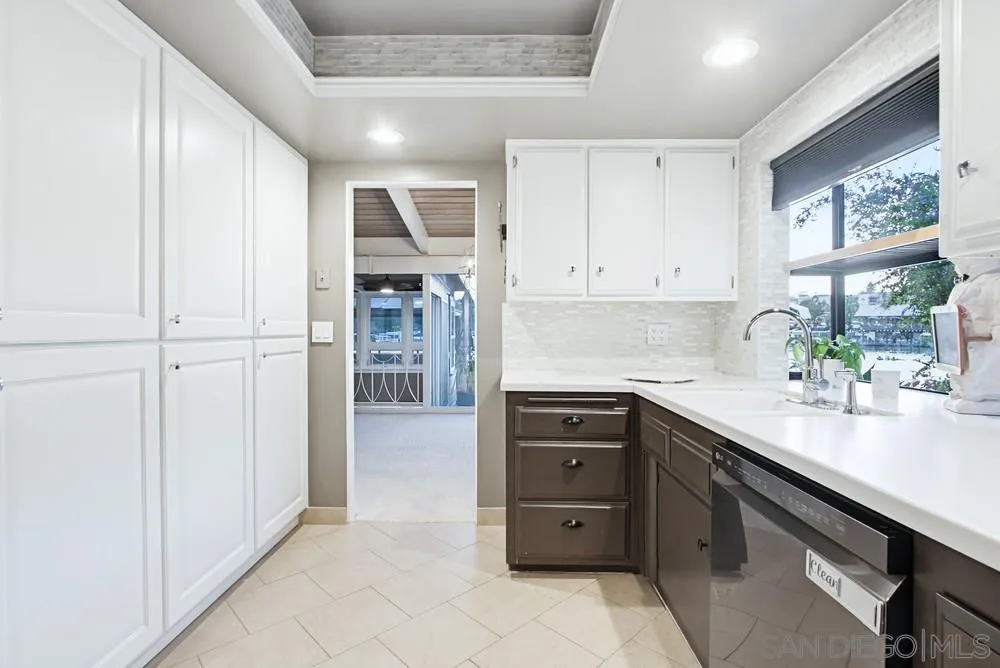 Photo #17: 260008599 Listing: Photo #17