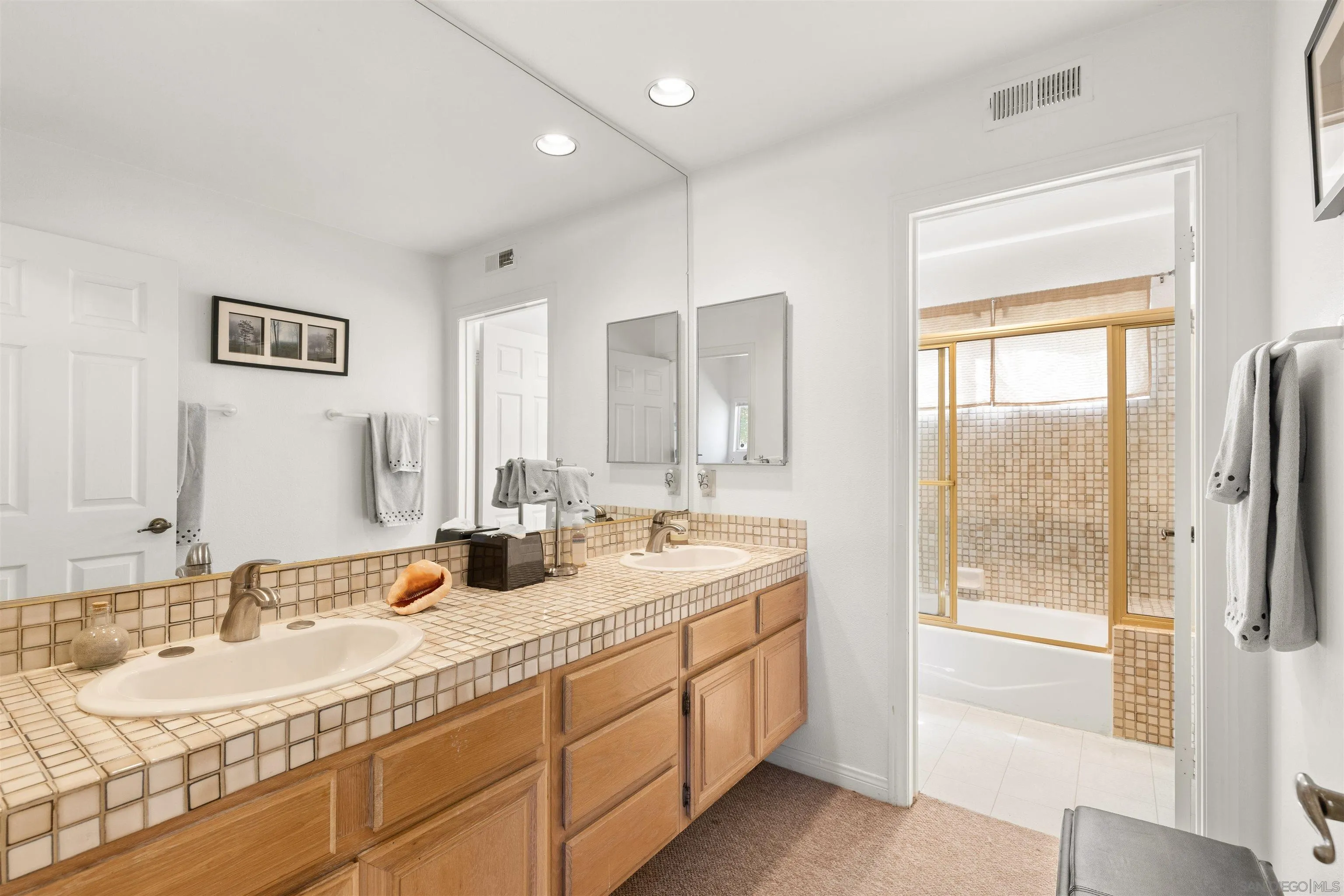 https://cdn.realtyfeed.com/cdn/127/260008600/49d506c56d10e0cd8934c409340b94cc.webp
