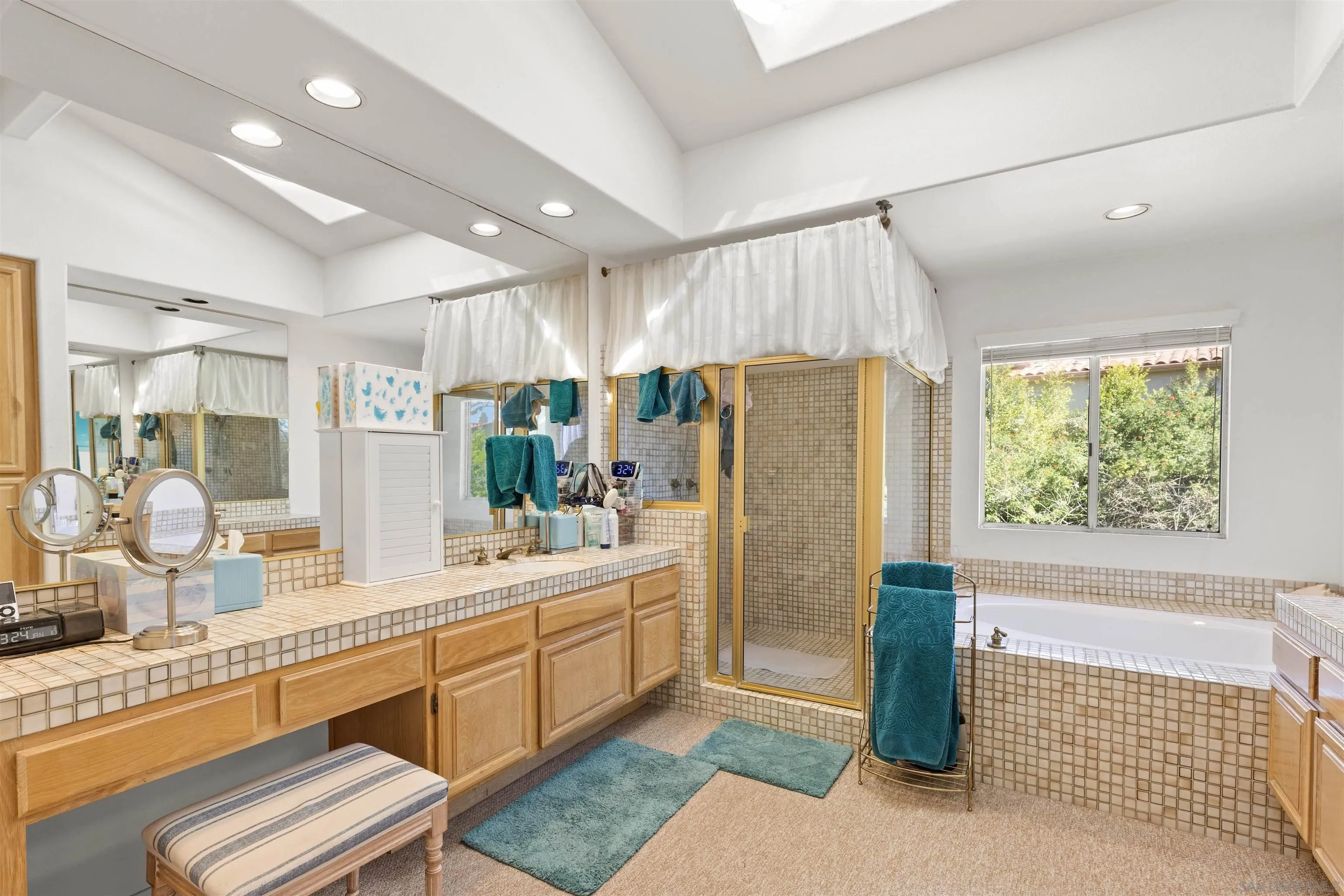 https://cdn.realtyfeed.com/cdn/127/260008600/b01c117acf16ad6c1f830687ff90a1d4.webp