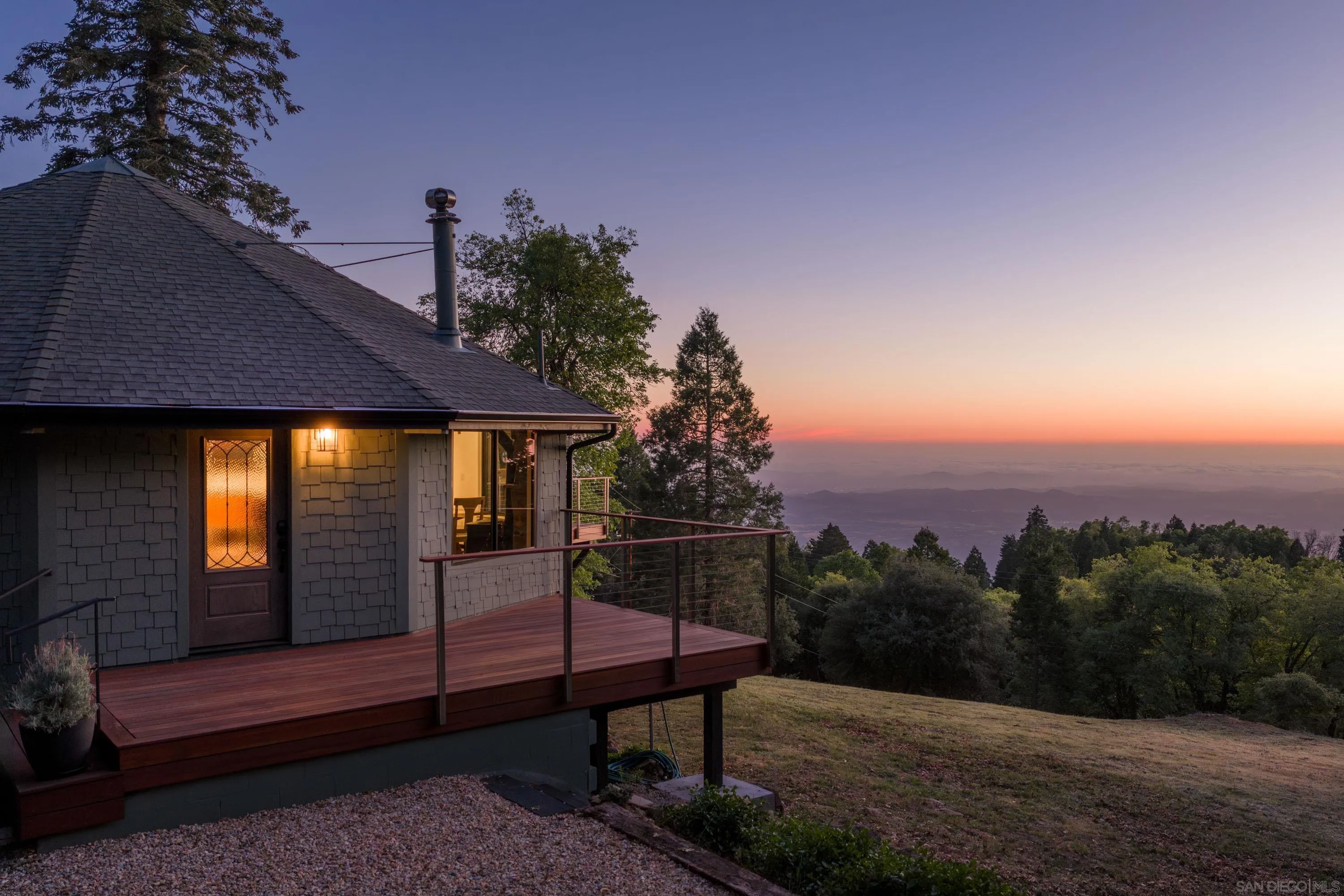 https://cdn.realtyfeed.com/cdn/127/260008626/2972163571bc1e1942e08cdc56f7b624.webp
