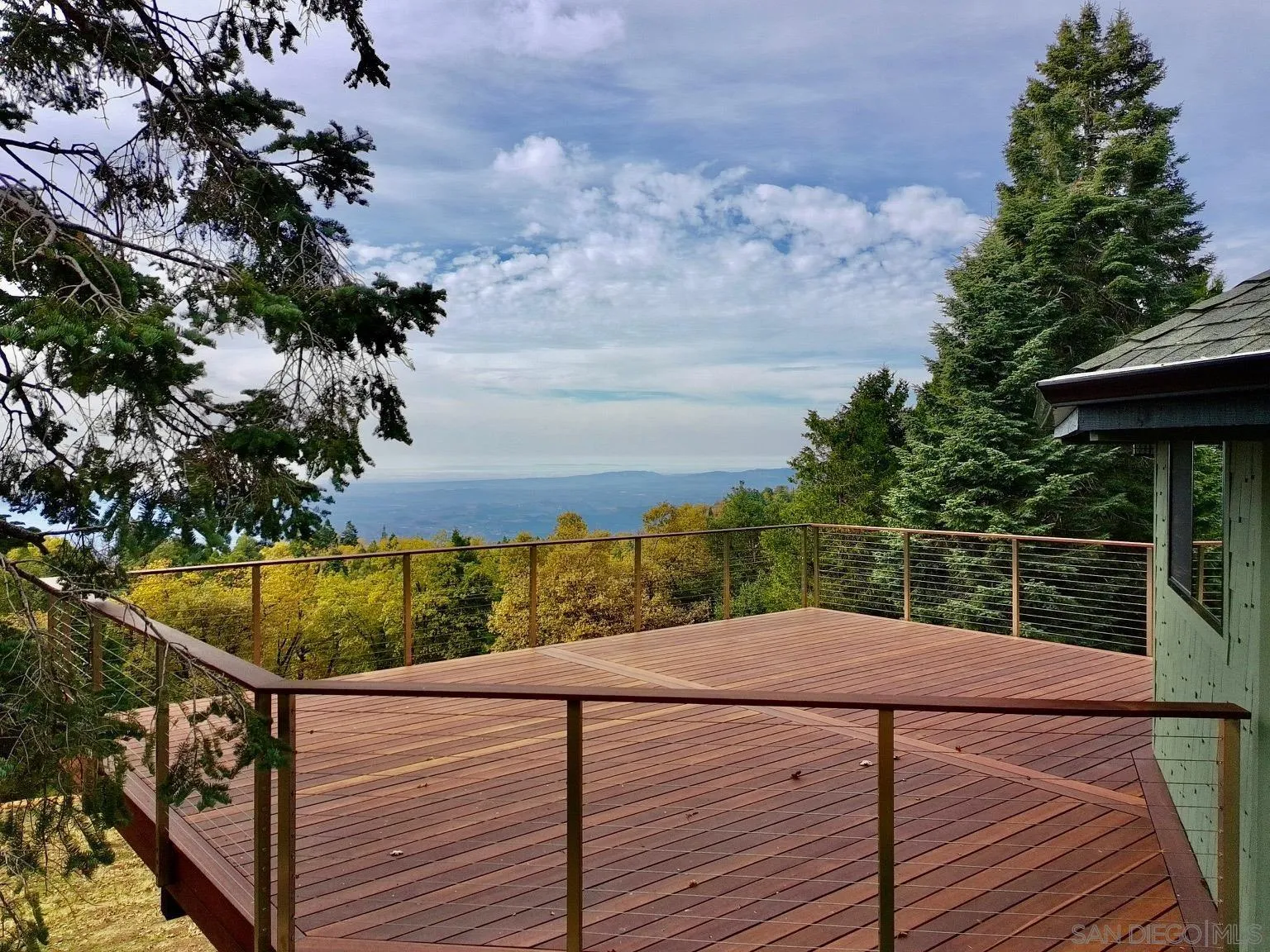 https://cdn.realtyfeed.com/cdn/127/260008626/38ec6a8bb91fc0a1060545acd8ec7495.webp