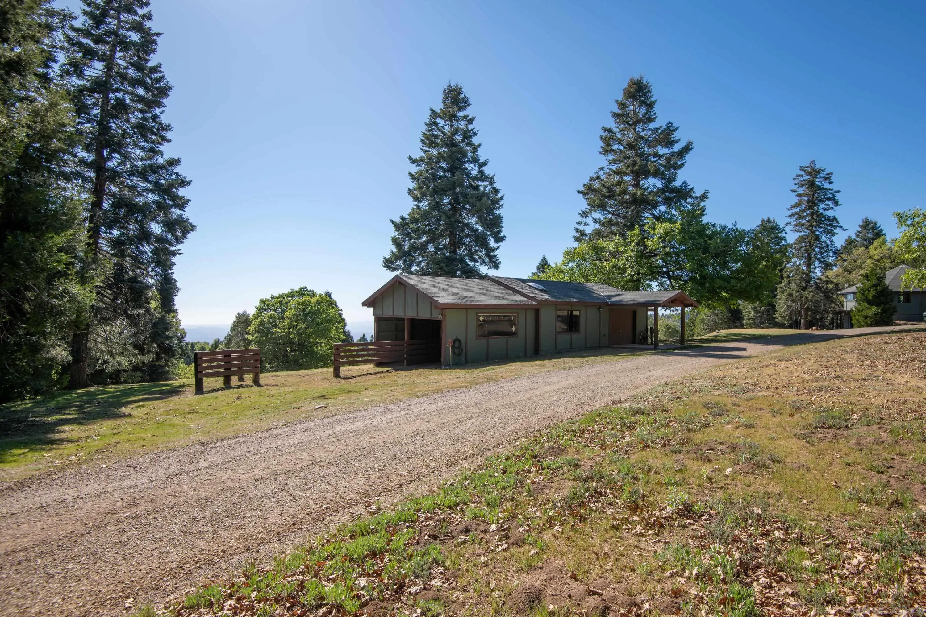 https://cdn.realtyfeed.com/cdn/127/260008626/6f5fcda84c01ff752c35f2b56396a25f.webp