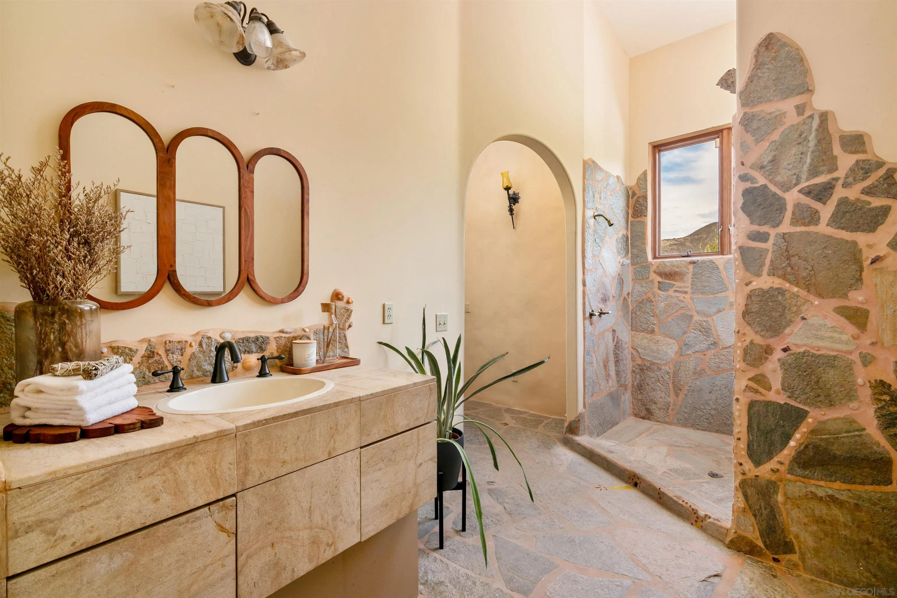 https://cdn.realtyfeed.com/cdn/127/260008635/488d29ec6bd8adba7c9434f407f60408.webp