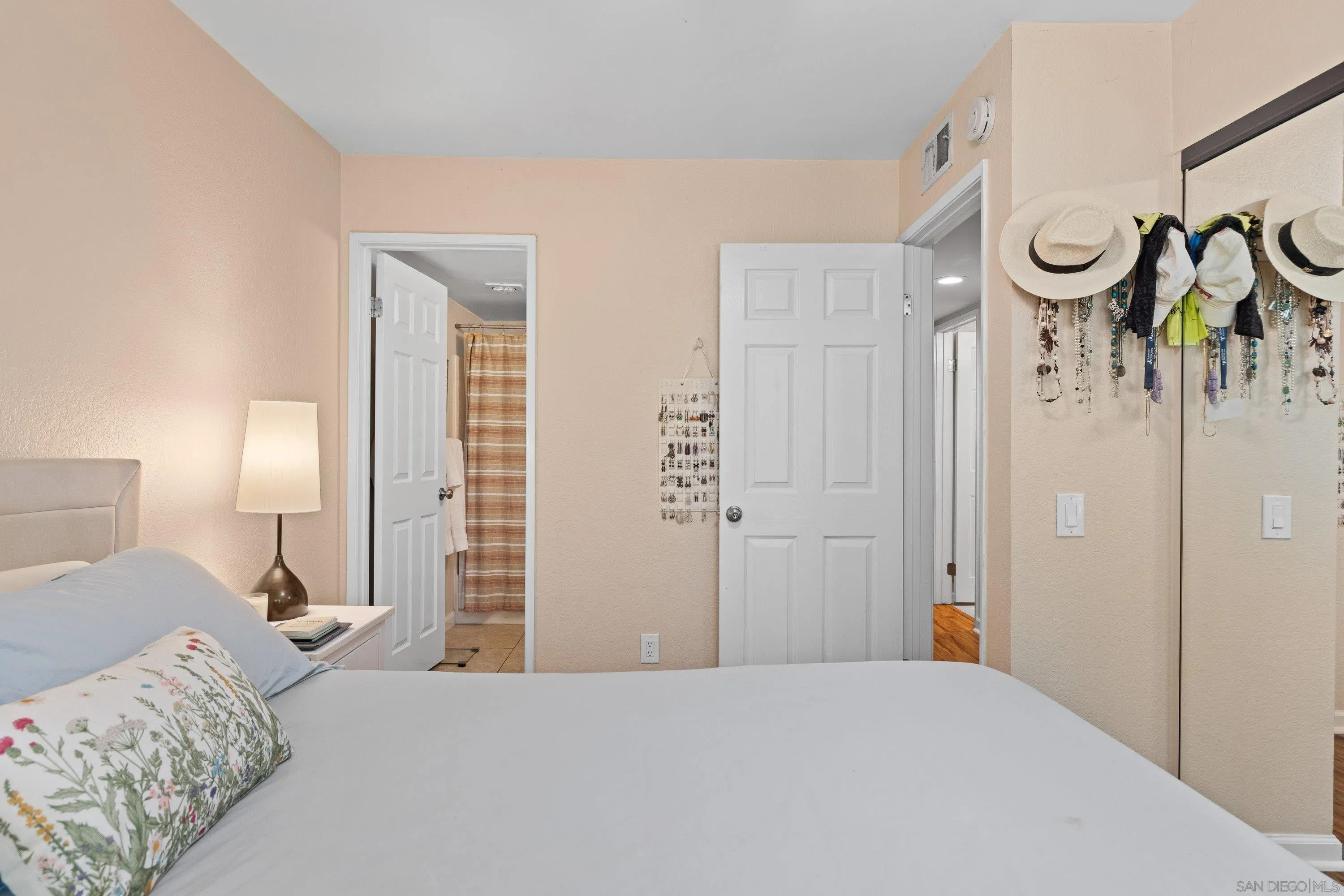 Photo #15: 260008637 Listing: Photo #15