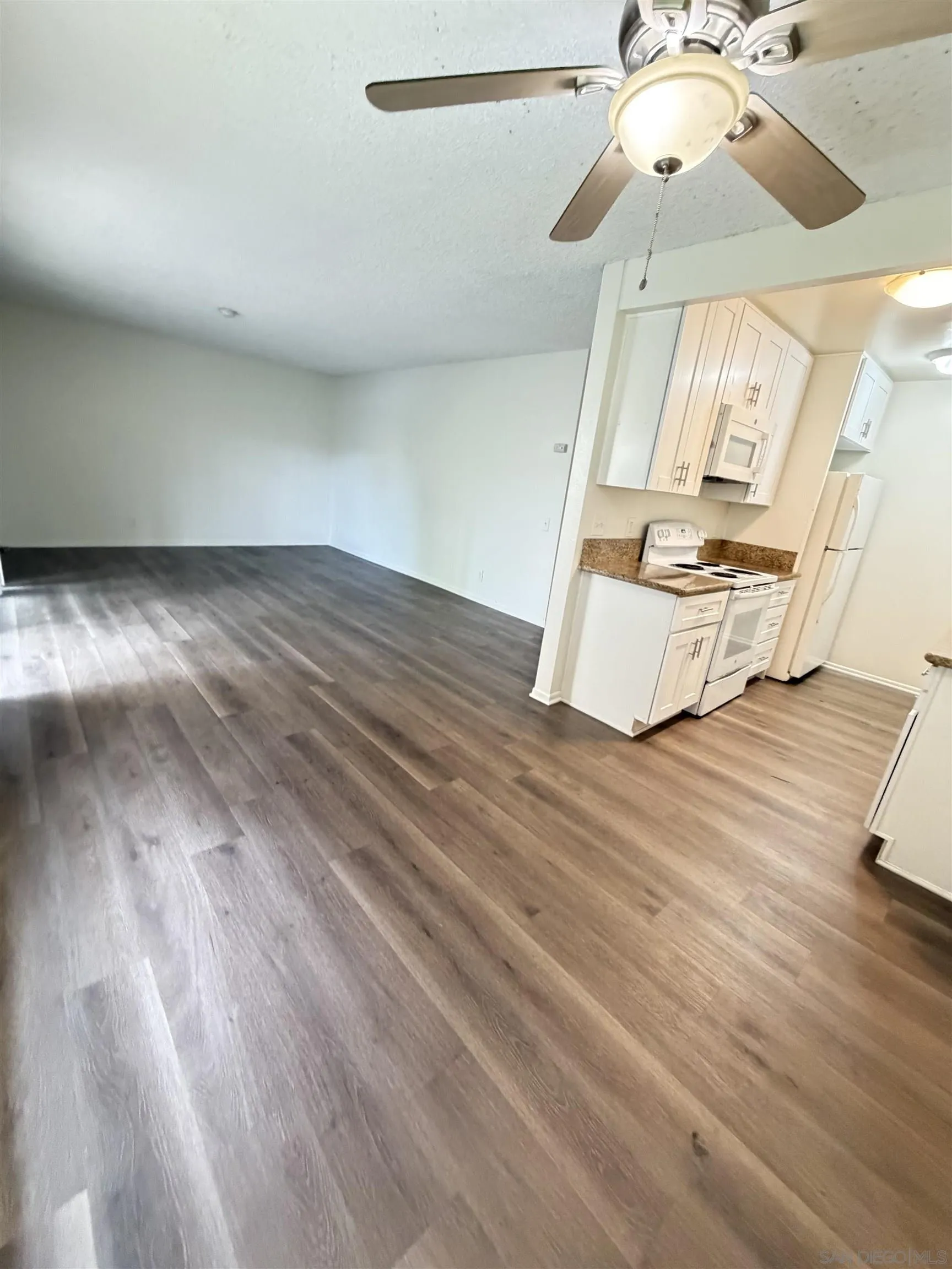 Photo #3: 260008642 Listing: Photo #3