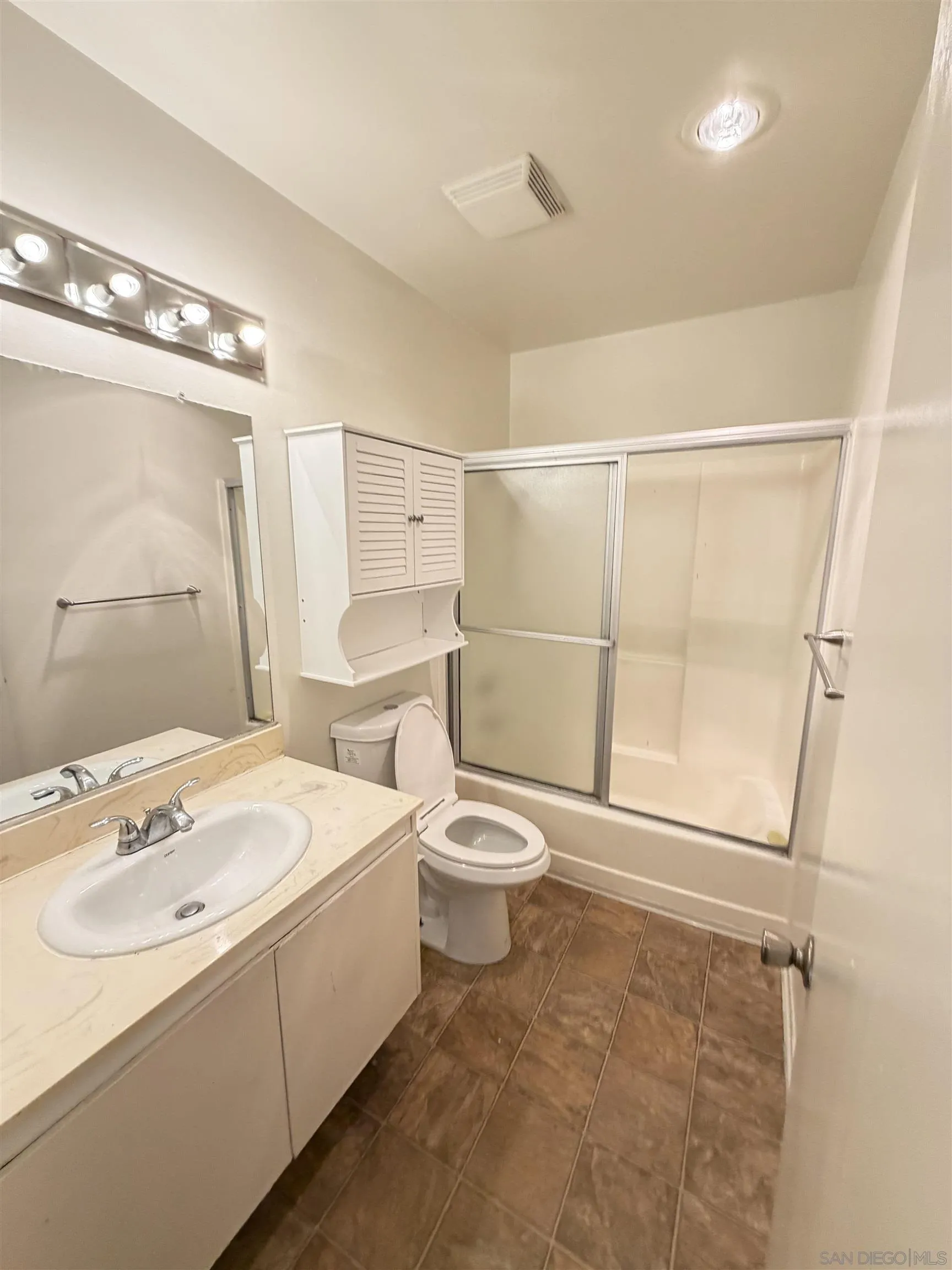 Photo #8: 260008642 Listing: Photo #8