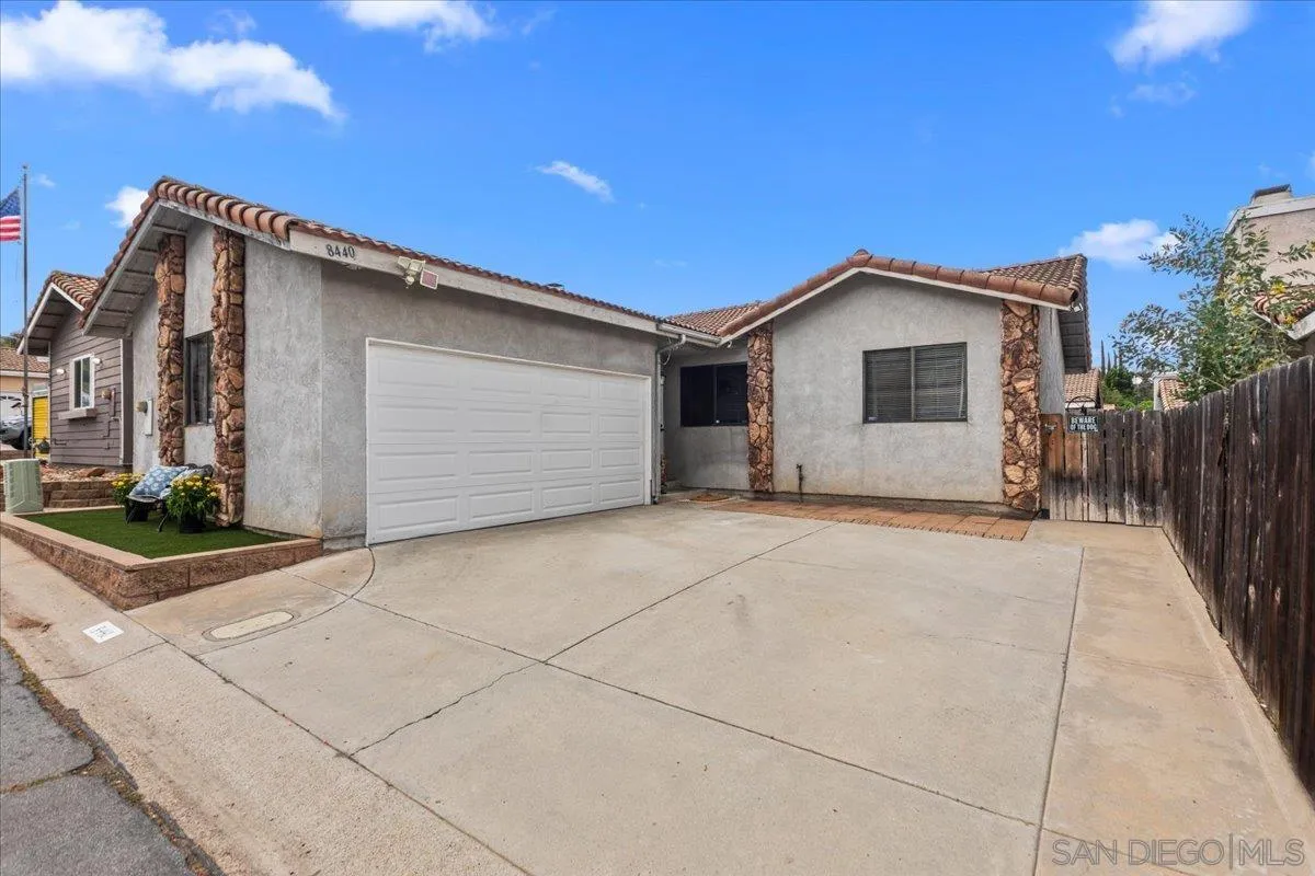 https://cdn.realtyfeed.com/cdn/127/260008646/198df995b89036c424ae2dd1278c739f.webp