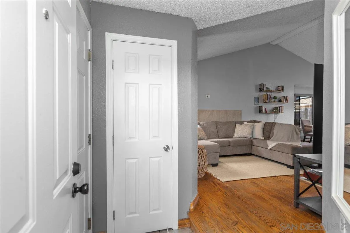 https://cdn.realtyfeed.com/cdn/127/260008646/359fe5db1abade603e55d7ee98081068.webp