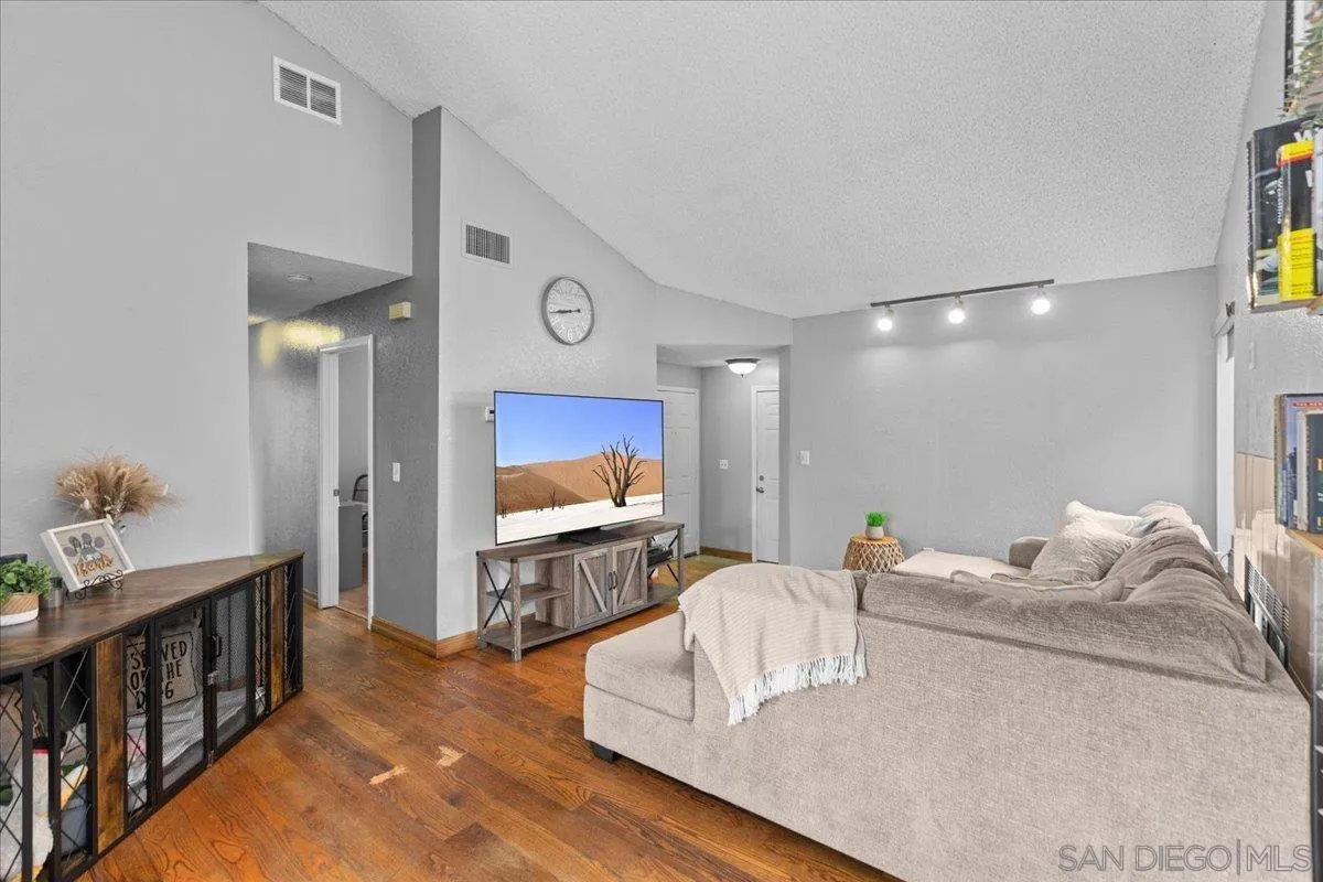 https://cdn.realtyfeed.com/cdn/127/260008646/58db96318cef77744aaf21b299df59c2.webp
