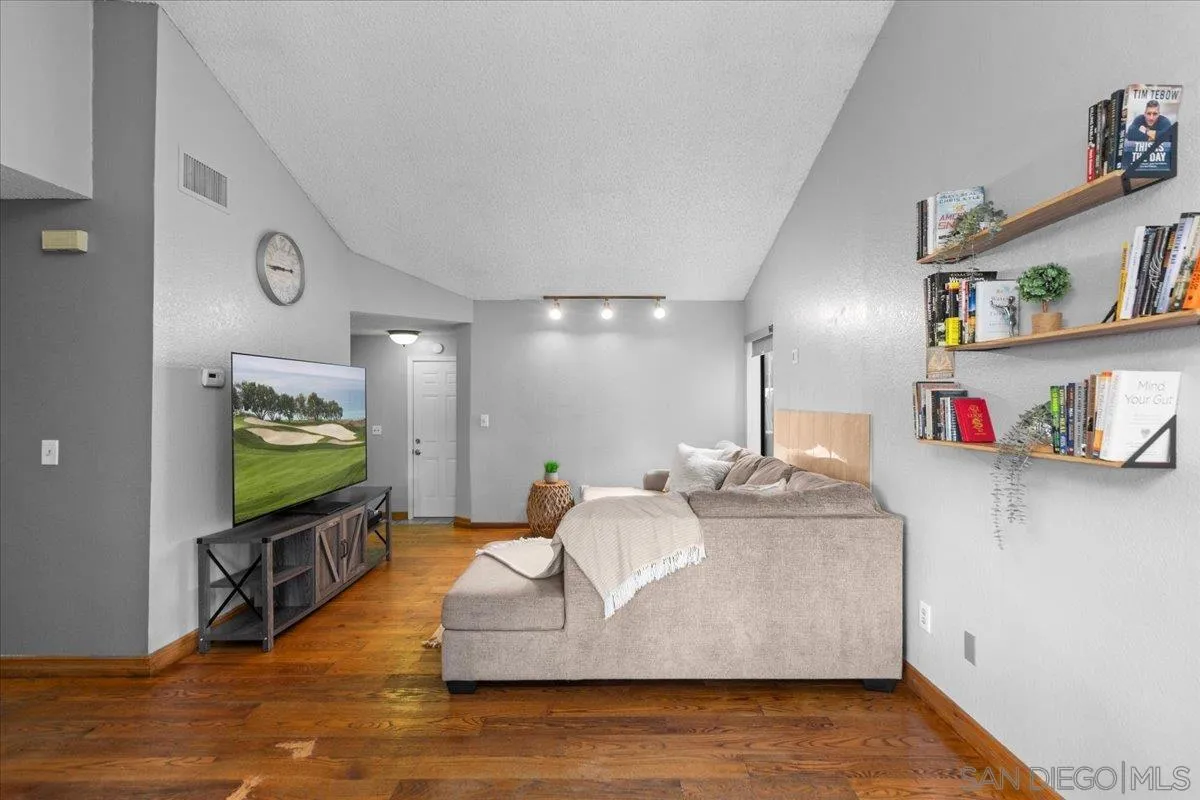 https://cdn.realtyfeed.com/cdn/127/260008646/9c82317d2a0c36b0c12abb9f62f24344.webp