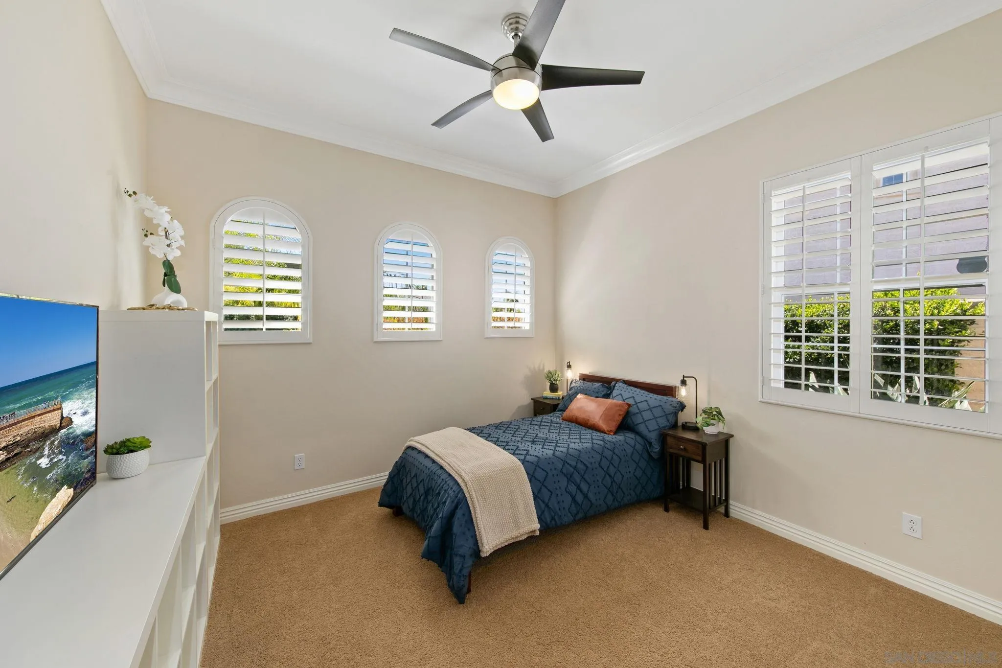 https://cdn.realtyfeed.com/cdn/127/260008653/6c42f4dae5109e26b65333913b5ac4f9.webp