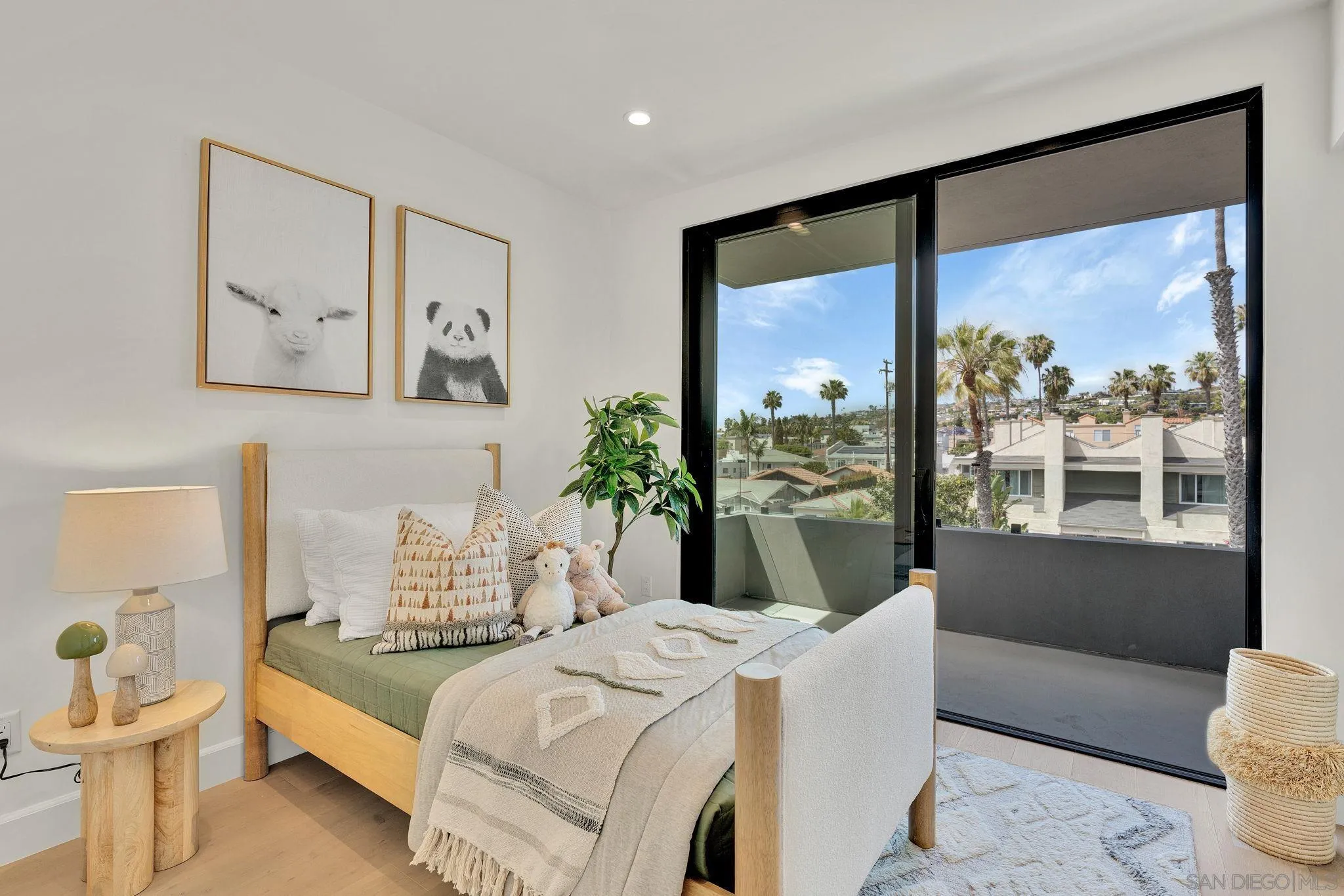 https://cdn.realtyfeed.com/cdn/127/260008654/54aec795b22d9c6e74bf08bc4fdad08d.webp