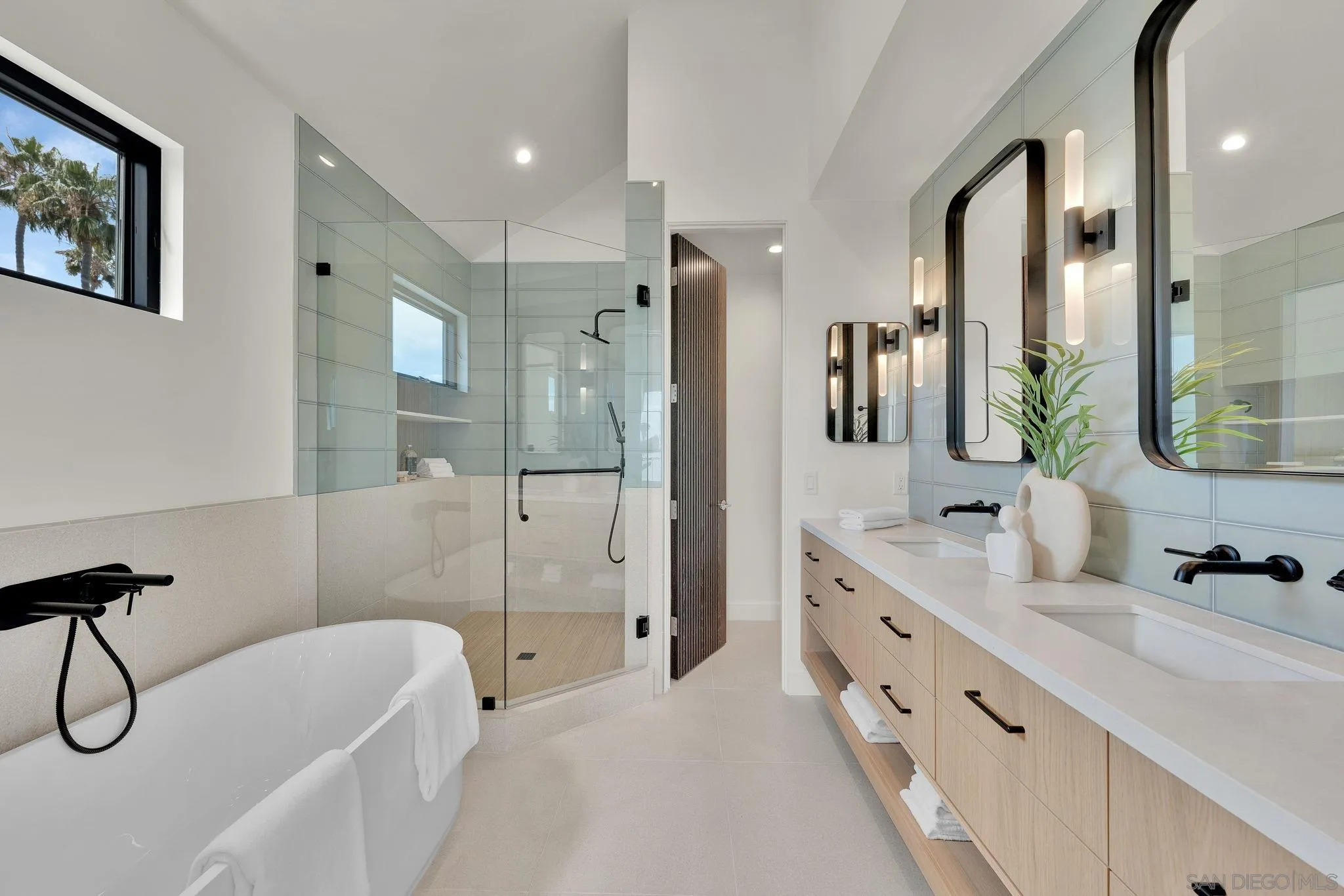 https://cdn.realtyfeed.com/cdn/127/260008654/701d6be8612f35099d27312e3e75c93e.webp